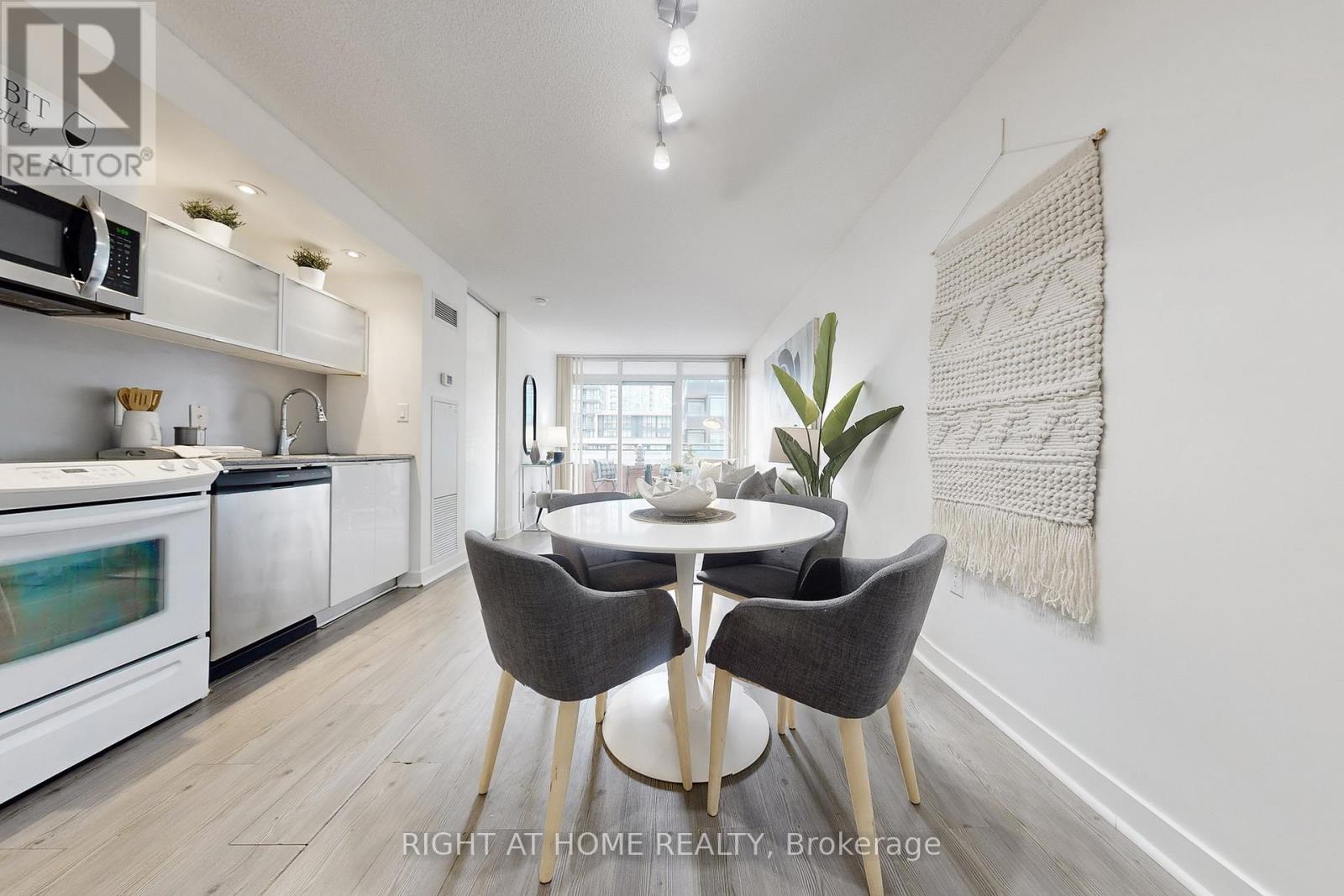 #727 4K SPADINA AVENUE - 10
