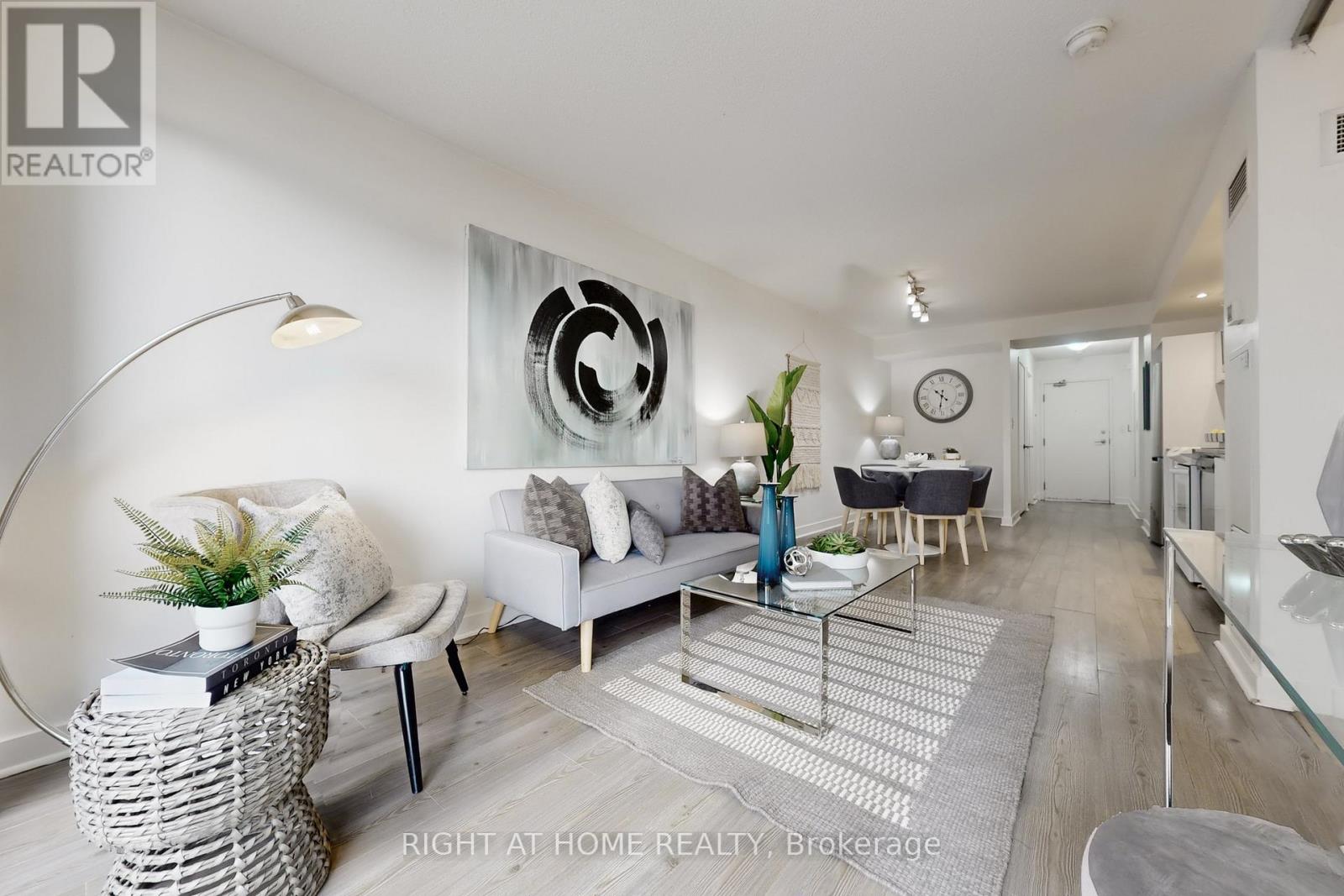 #727 4K SPADINA AVENUE - 2