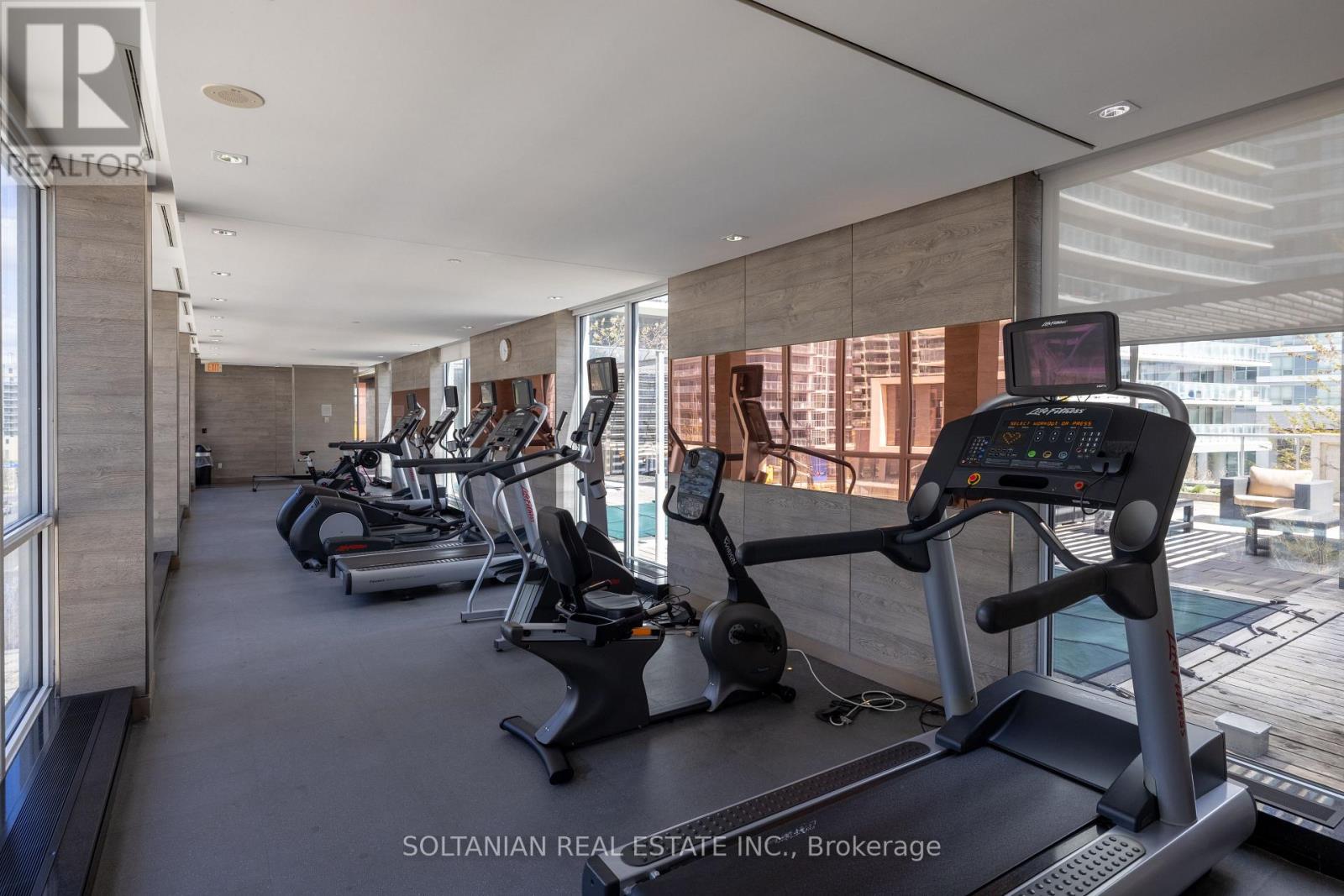 #3302 121 MCMAHON DRIVE - 40
