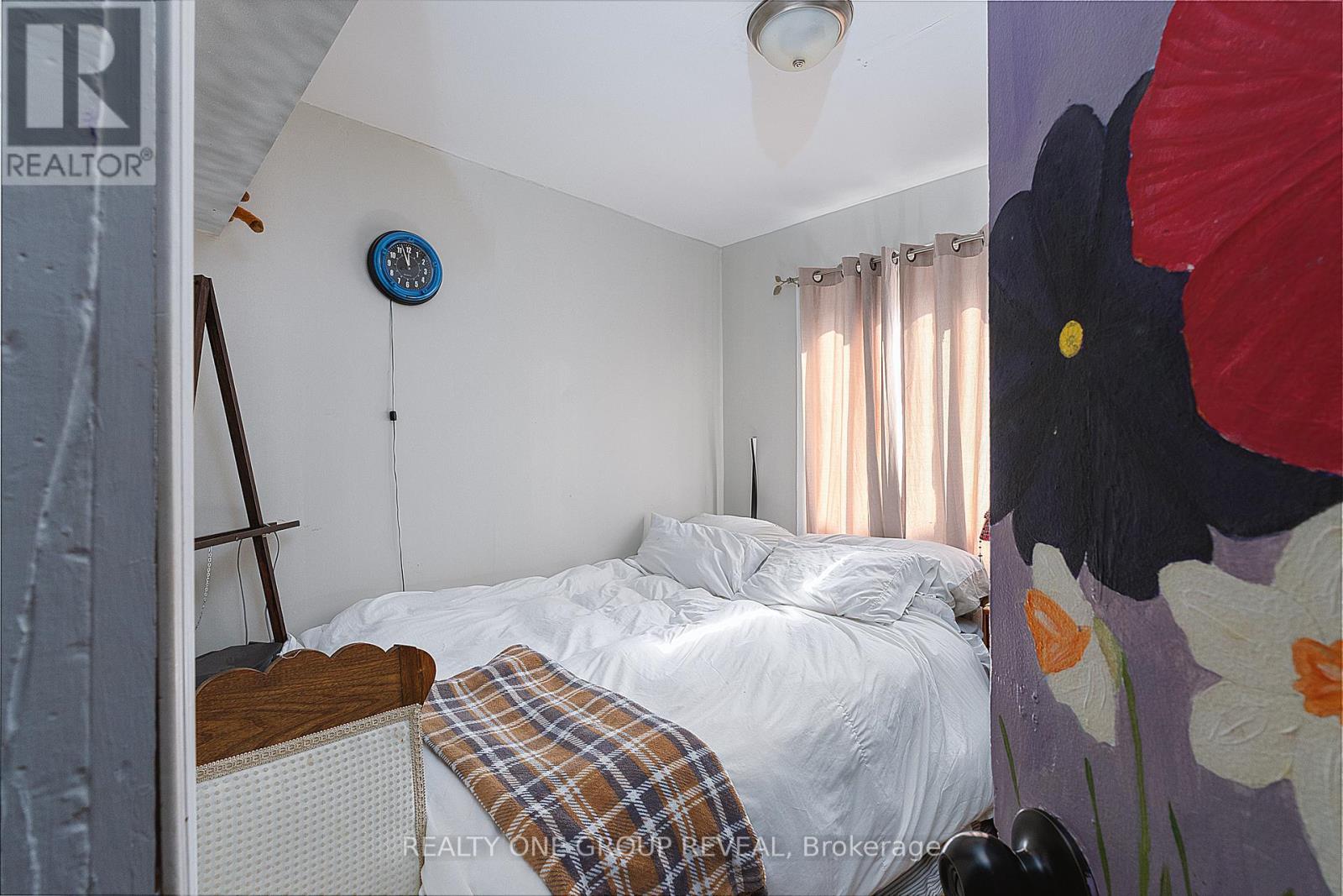 275 JARVIS STREET - 4