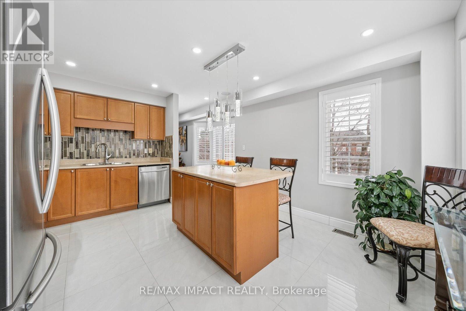 21 DECKER HOLLOW CIRCLE - 13