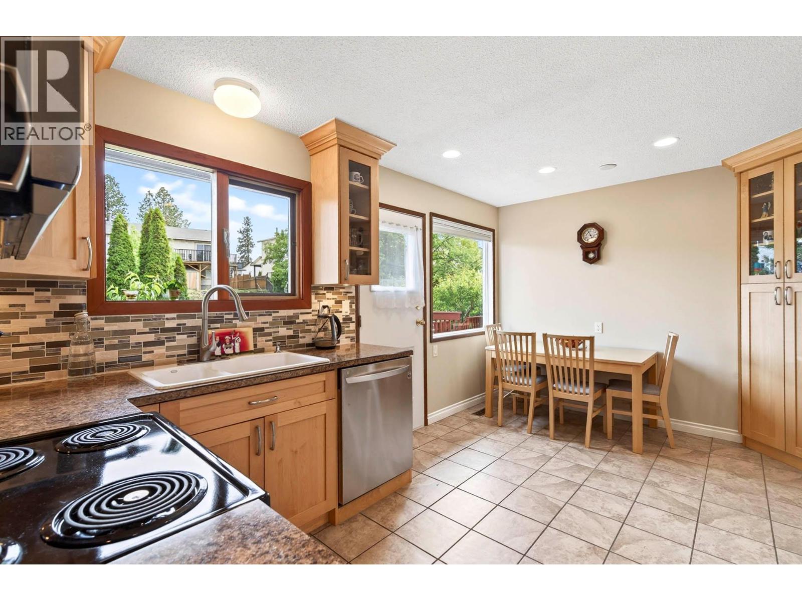 293 Robson Drive - 7