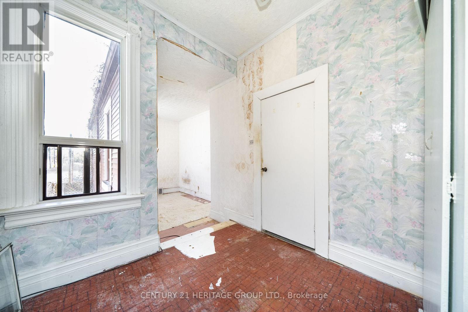 403 BROCK AVENUE - 13