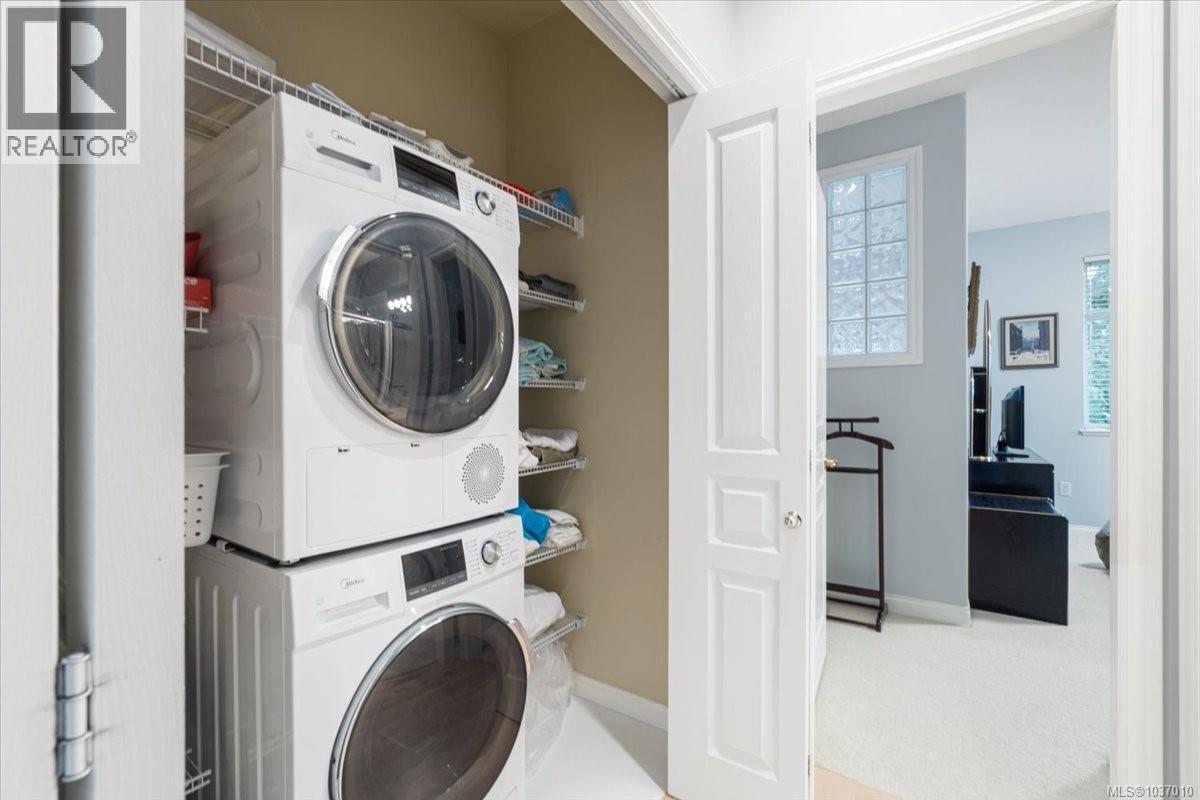 1266 Saturna Dr - 25