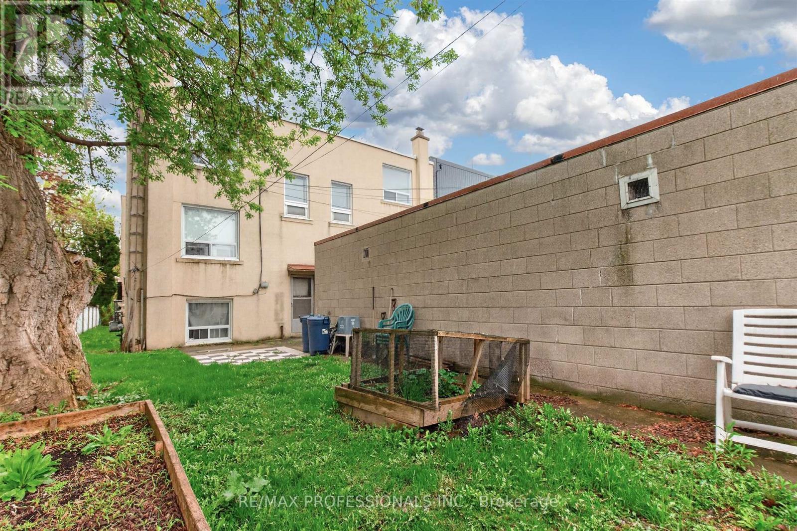 132-134 TROWELL AVENUE - 28