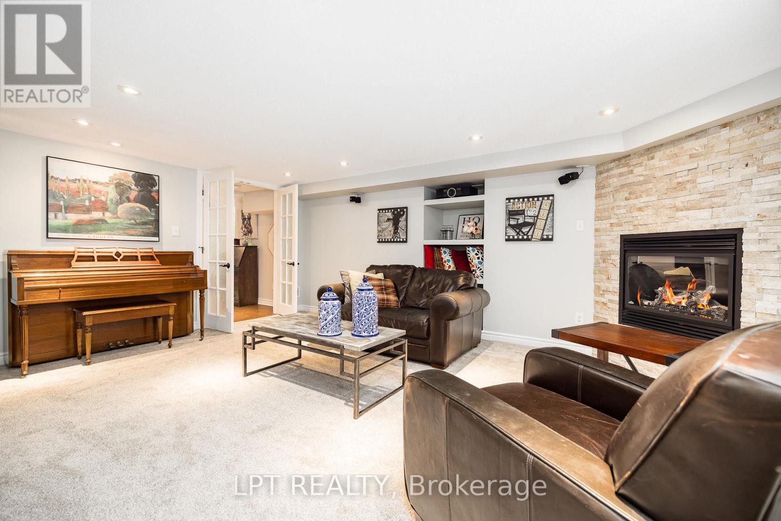 45 CANADIAN DRIVE - 28
