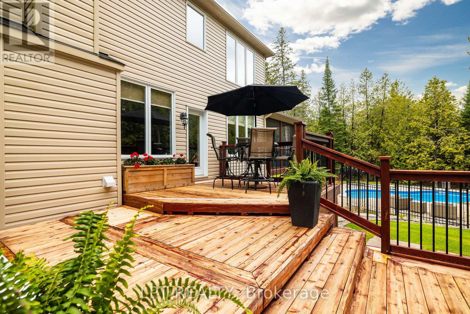45 CANADIAN DRIVE - 44