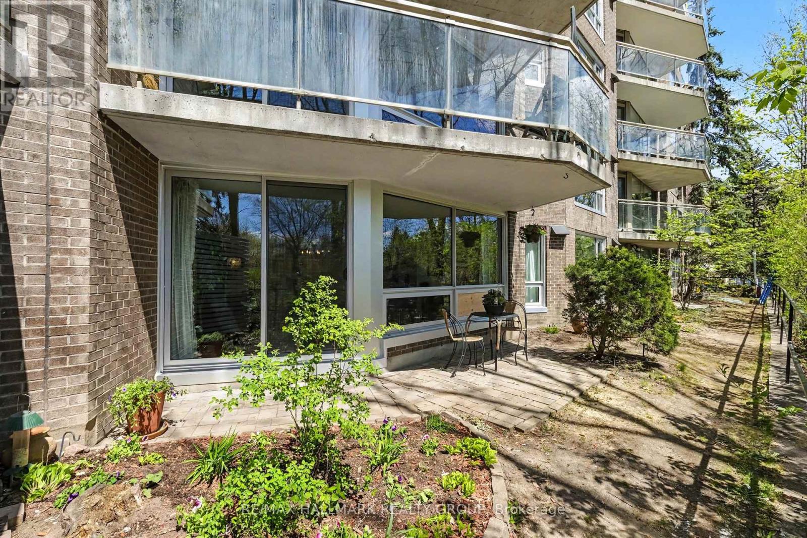 #103 30 CHARLEVOIX STREET - 21