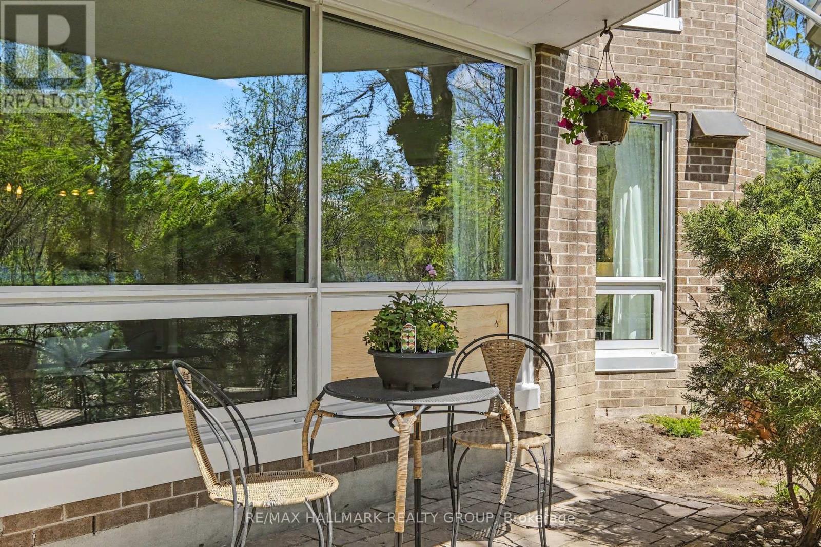 #103 30 CHARLEVOIX STREET - 22