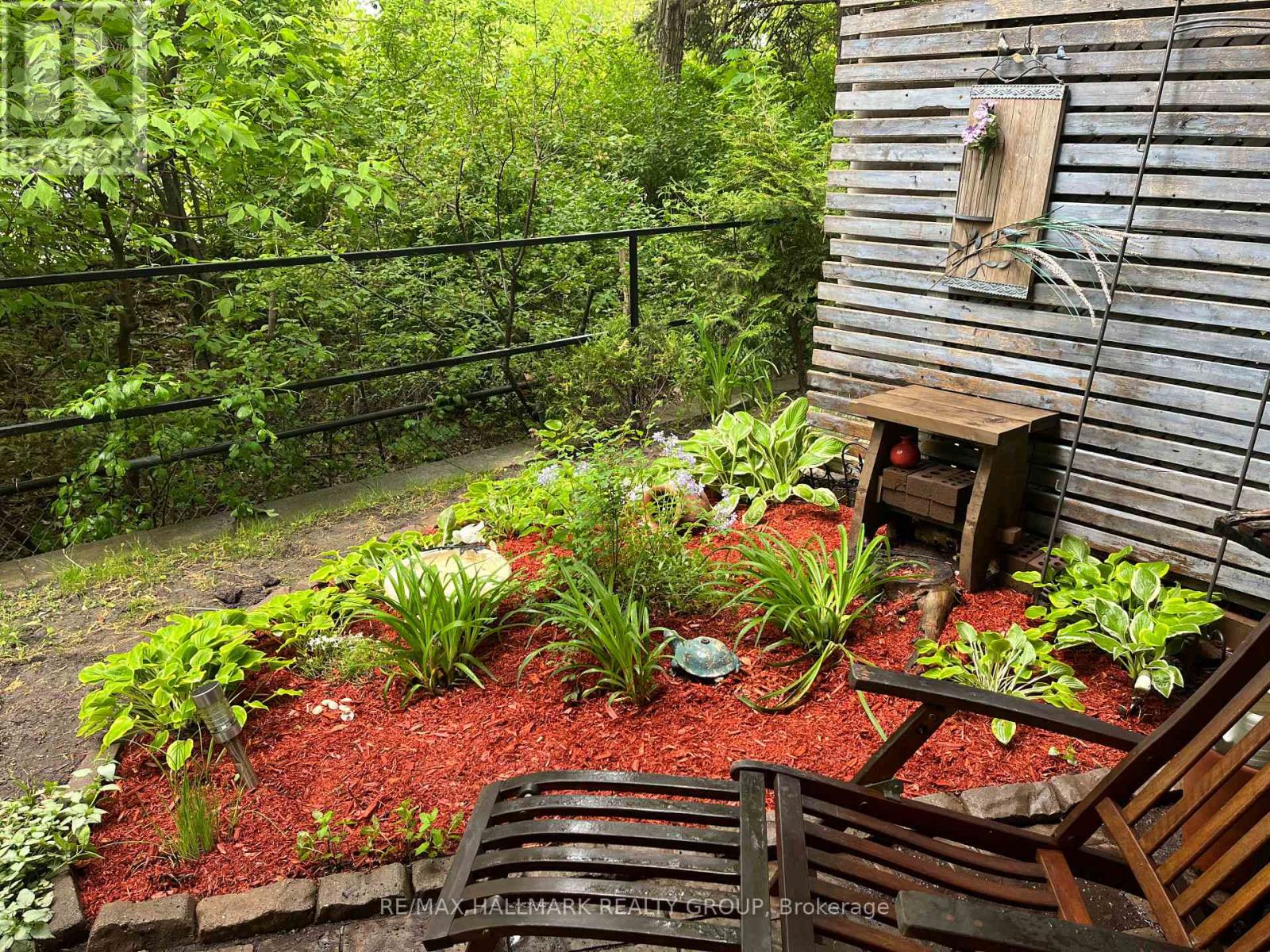 #103 30 CHARLEVOIX STREET - 26