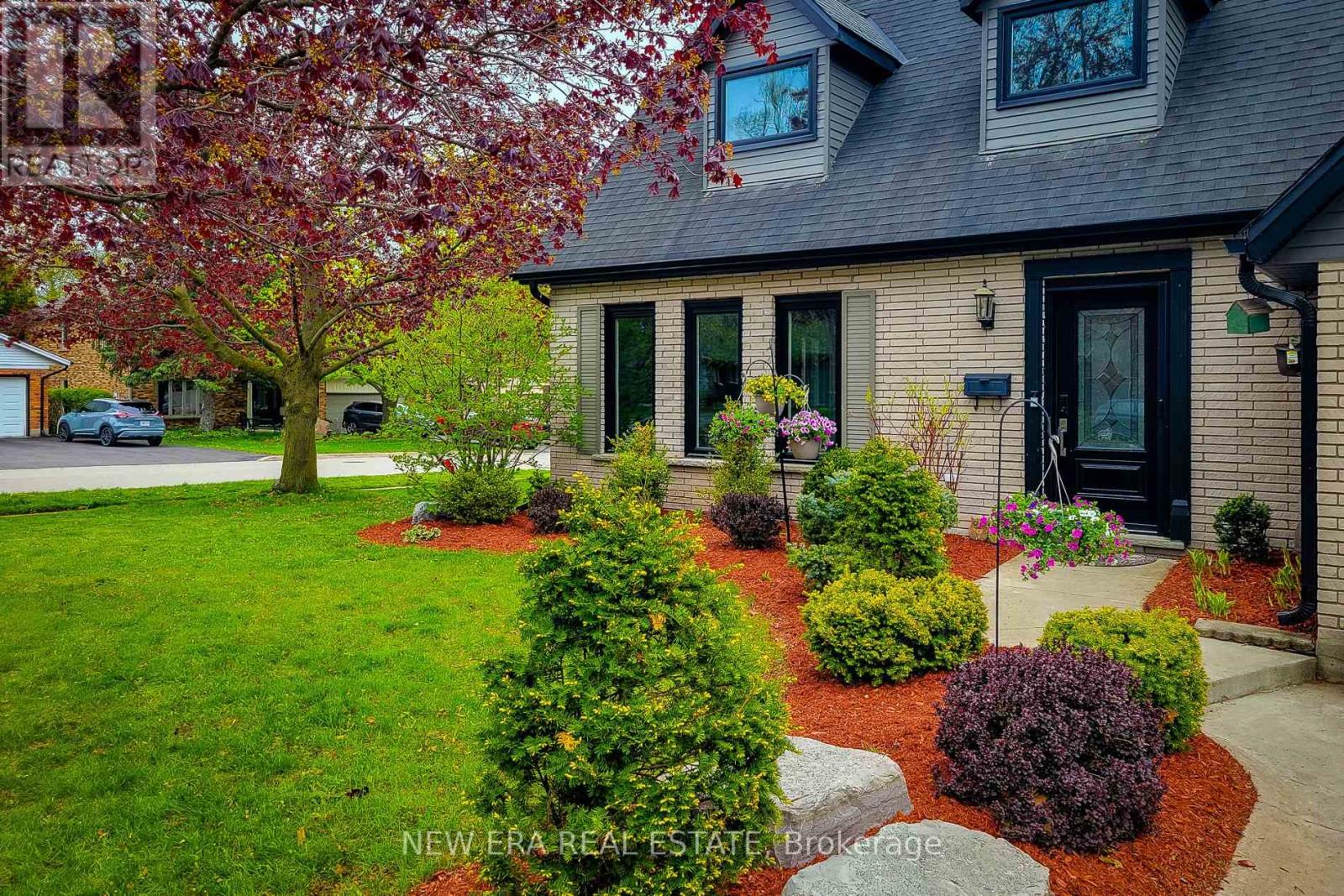 49 ASHWOOD DRIVE - 13