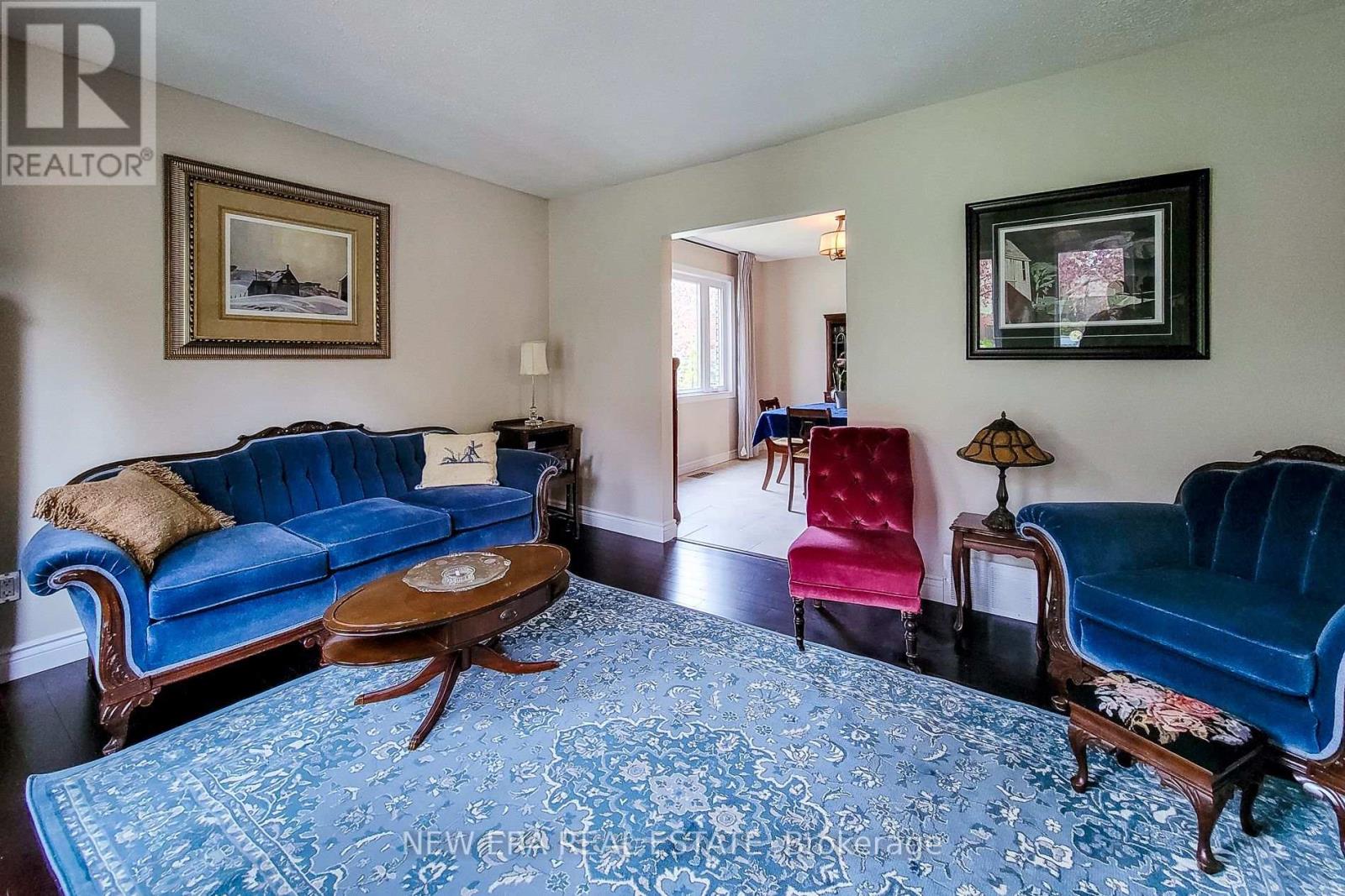 49 ASHWOOD DRIVE - 17