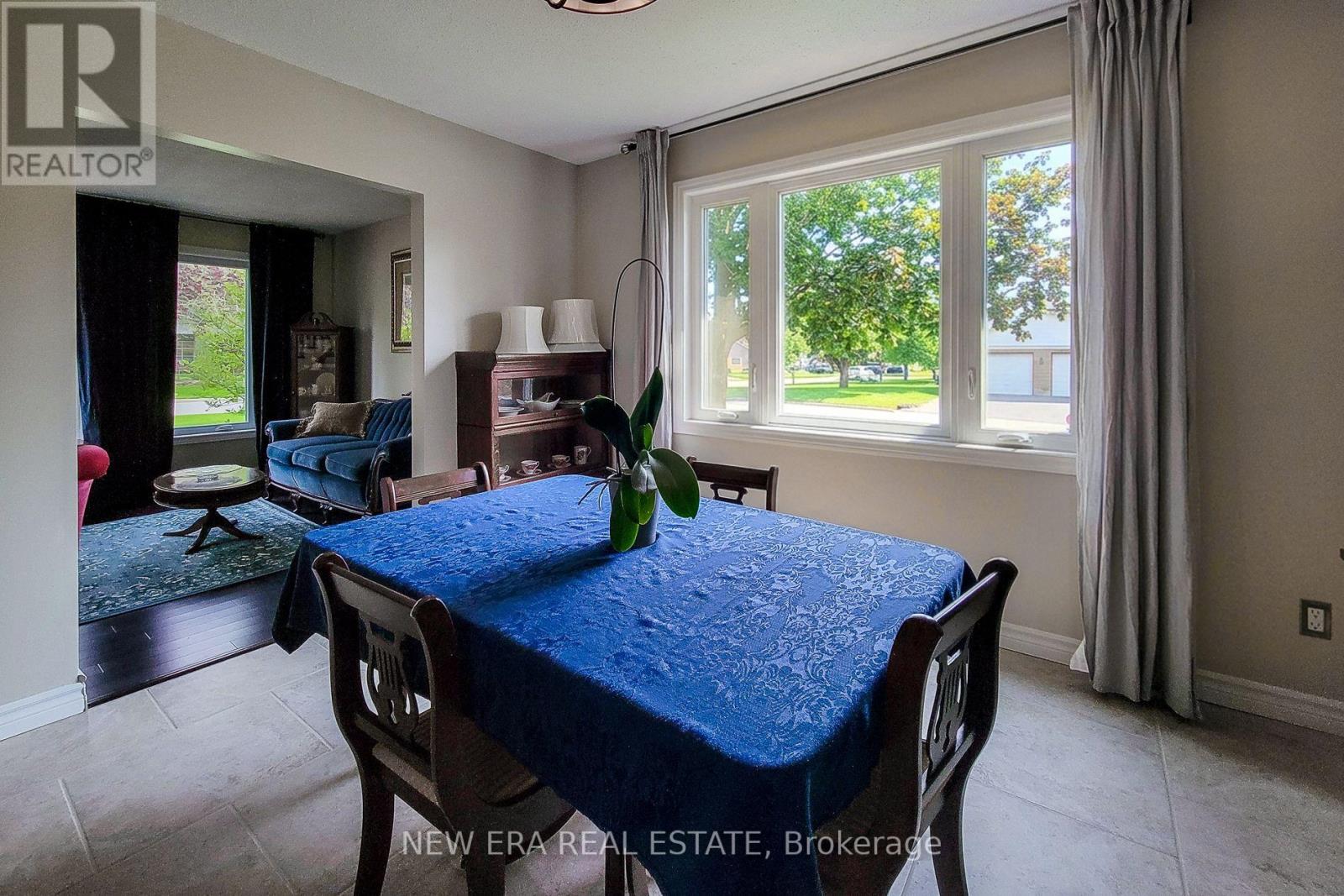 49 ASHWOOD DRIVE - 19