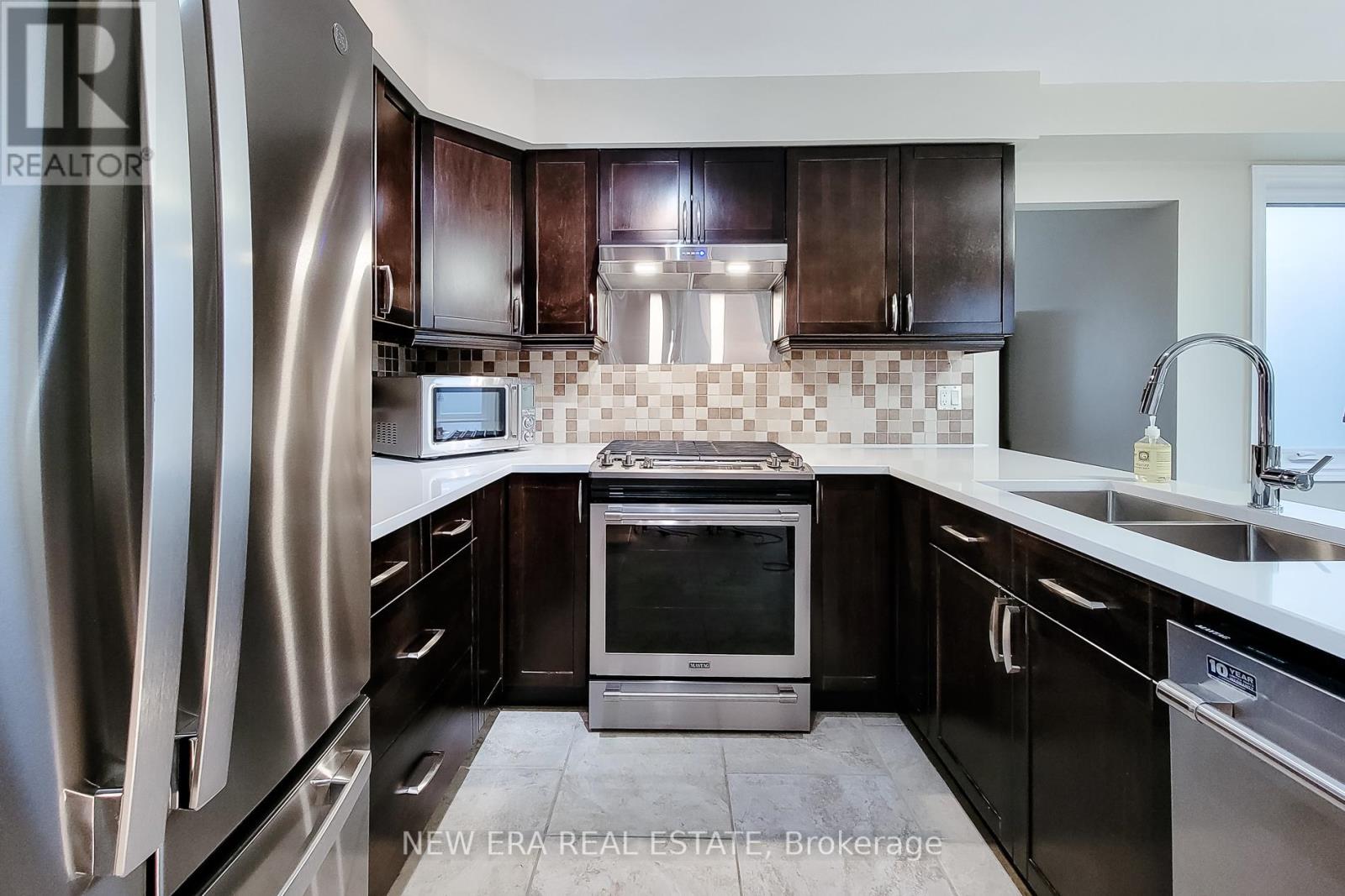 49 ASHWOOD DRIVE - 21