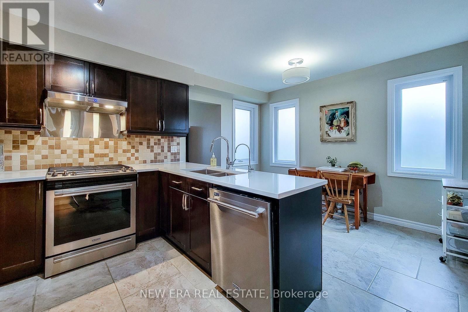 49 ASHWOOD DRIVE - 22