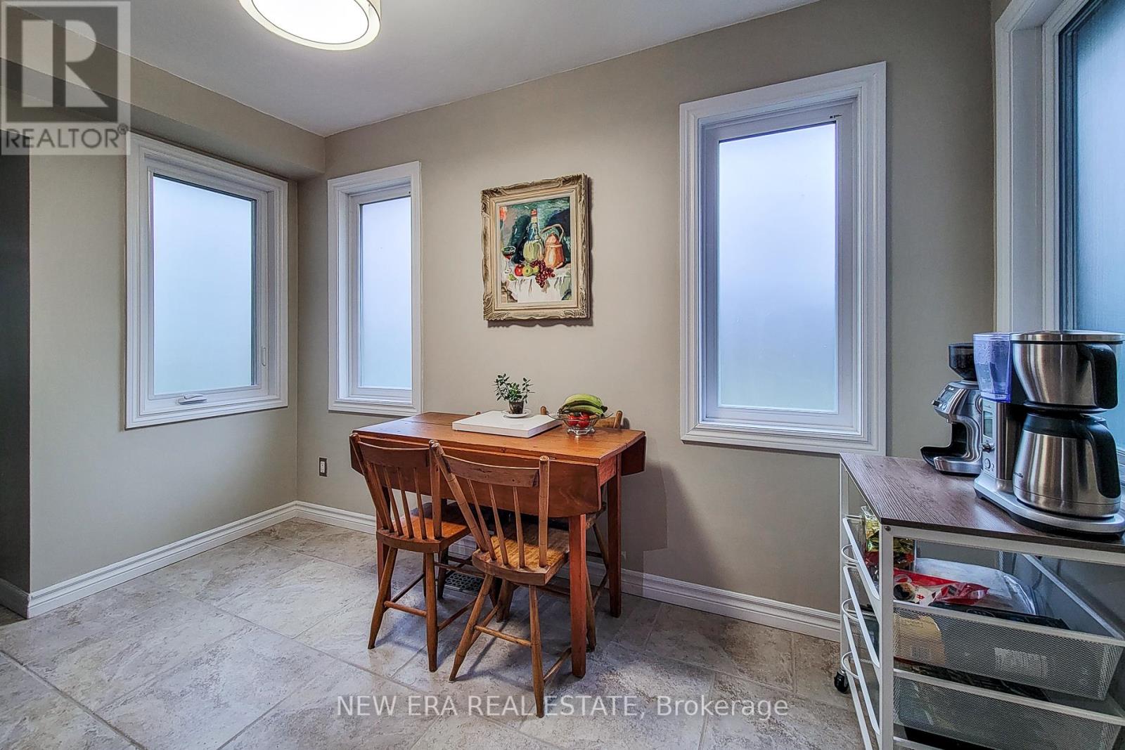 49 ASHWOOD DRIVE - 23