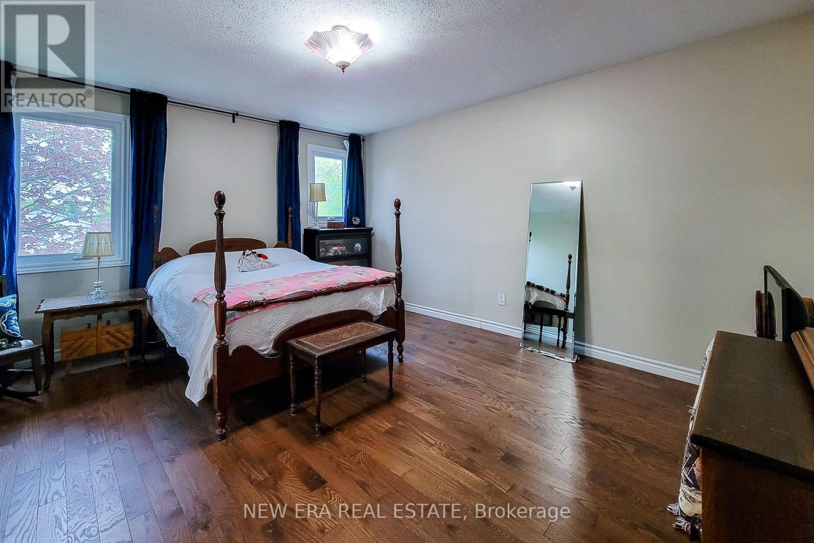 49 ASHWOOD DRIVE - 30