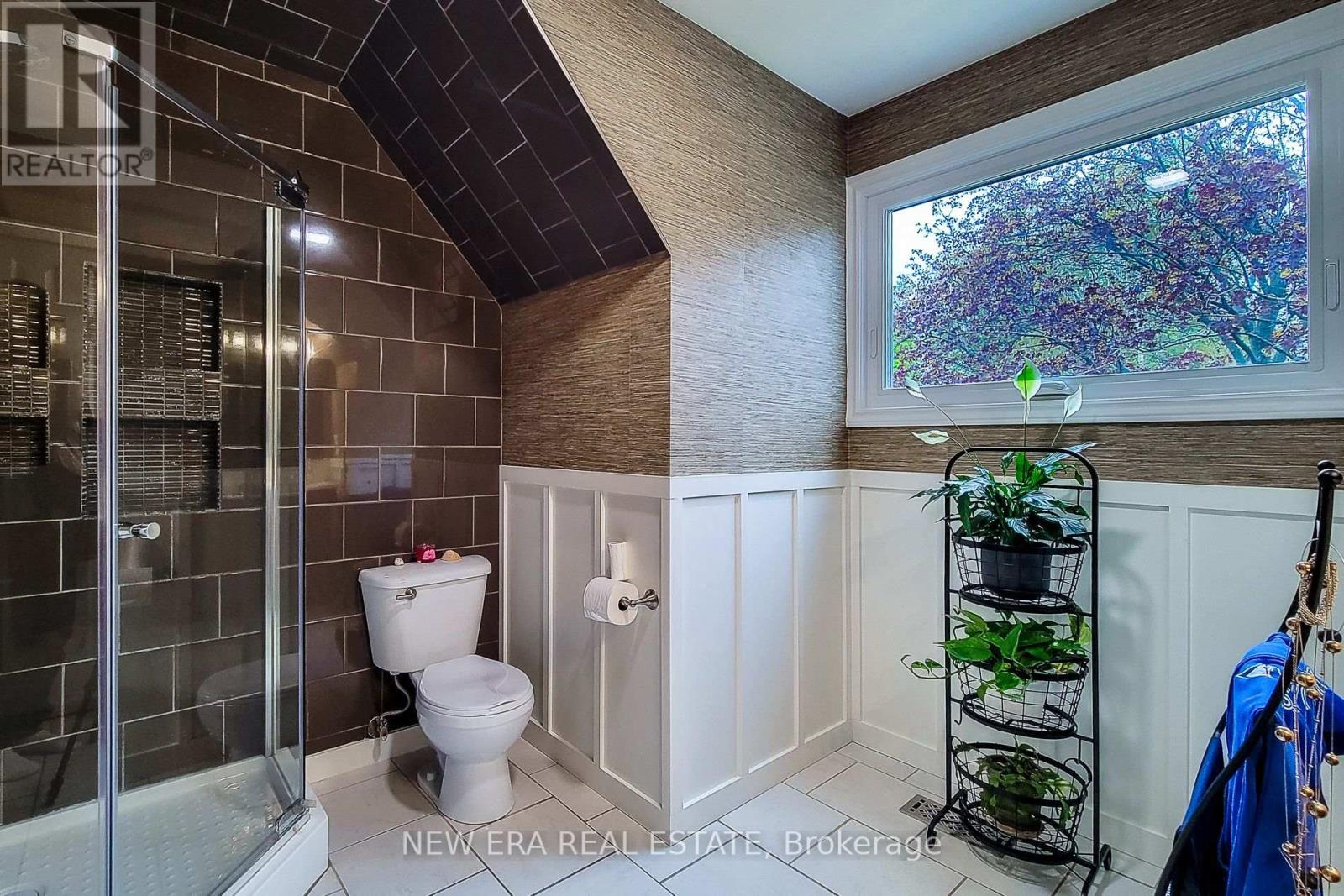 49 ASHWOOD DRIVE - 34