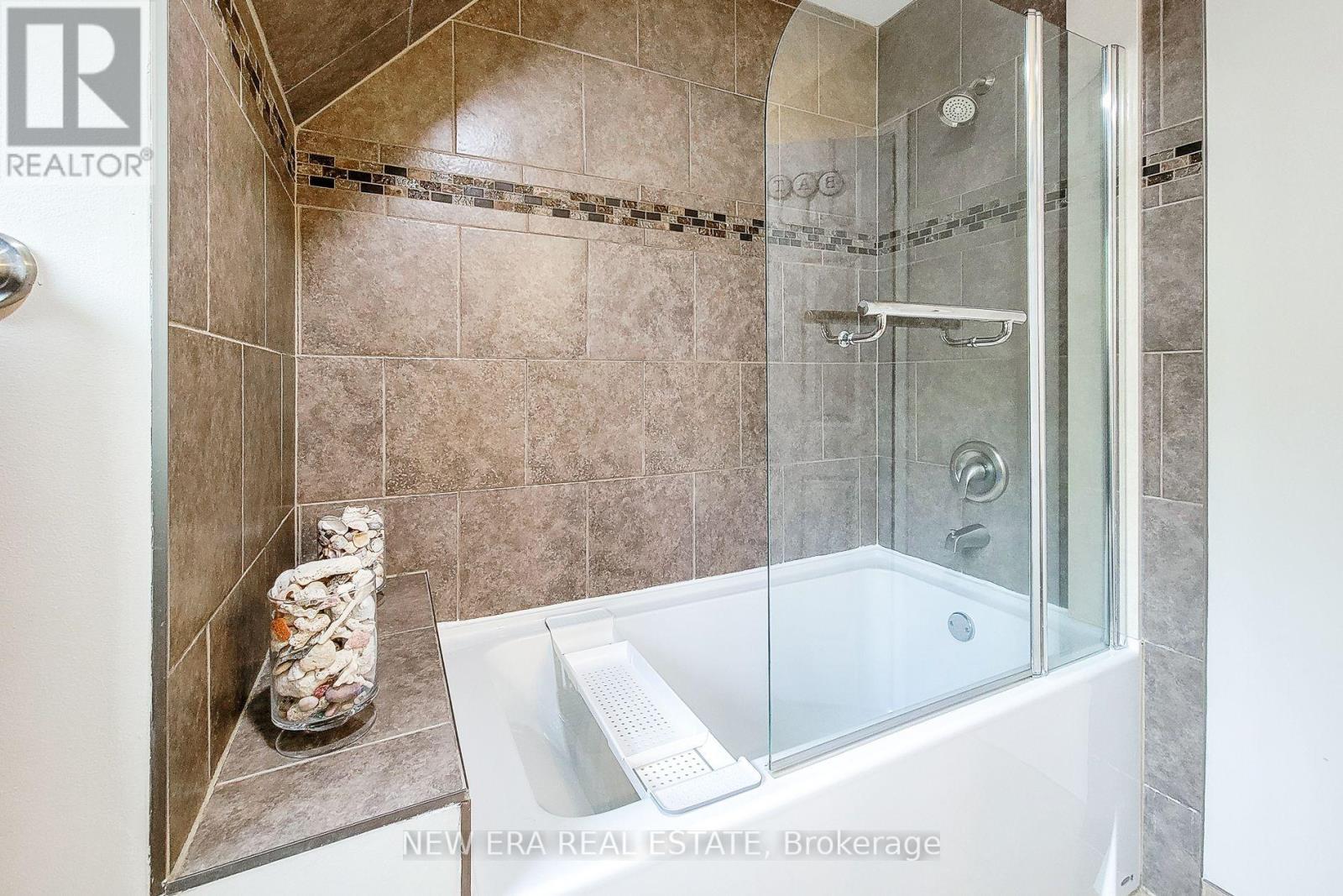 49 ASHWOOD DRIVE - 38