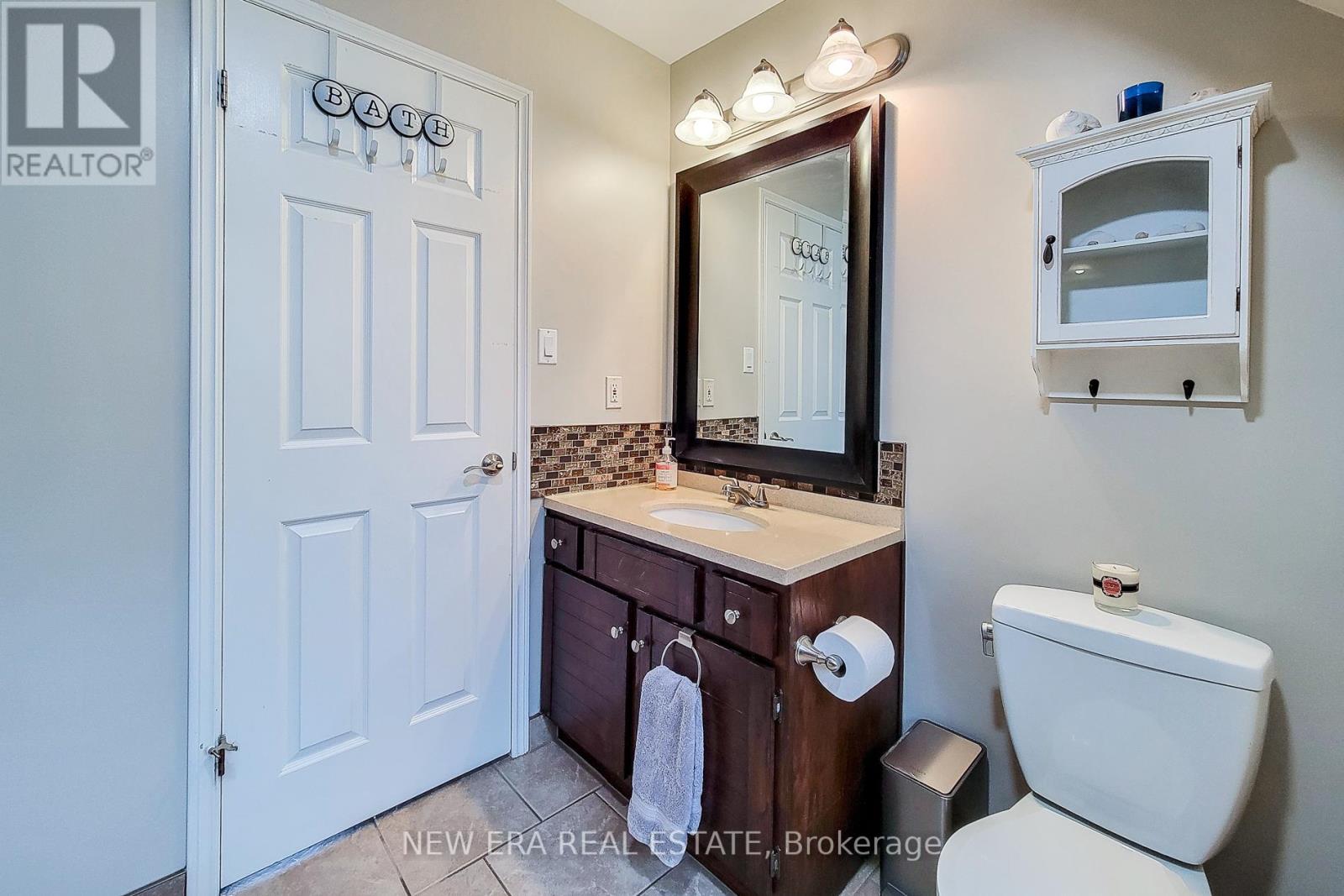 49 ASHWOOD DRIVE - 39