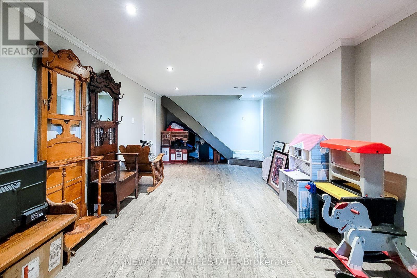 49 ASHWOOD DRIVE - 41
