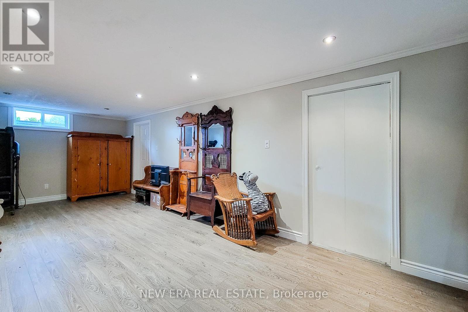 49 ASHWOOD DRIVE - 42