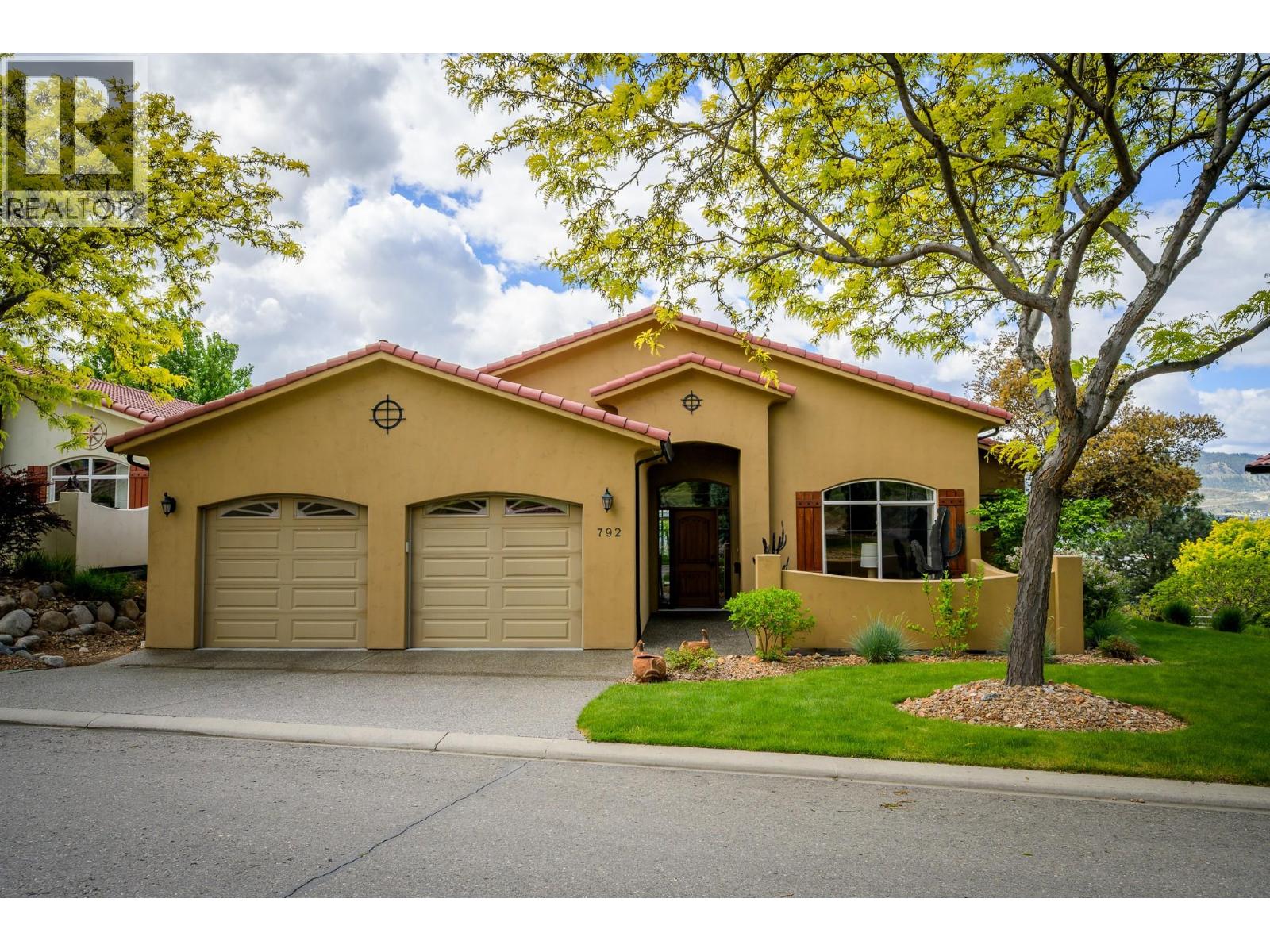 792 Rosewood Crescent - 1