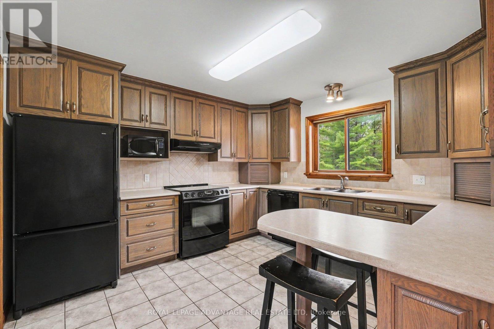 2844 TENNYSON ROAD - 17
