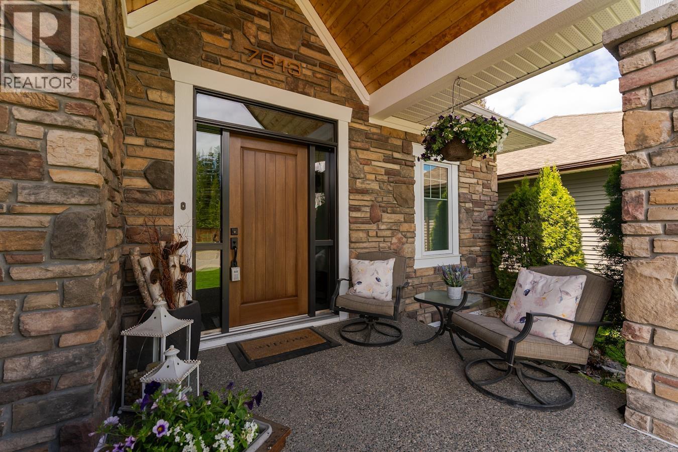7613 LOEDEL CRESCENT - 2