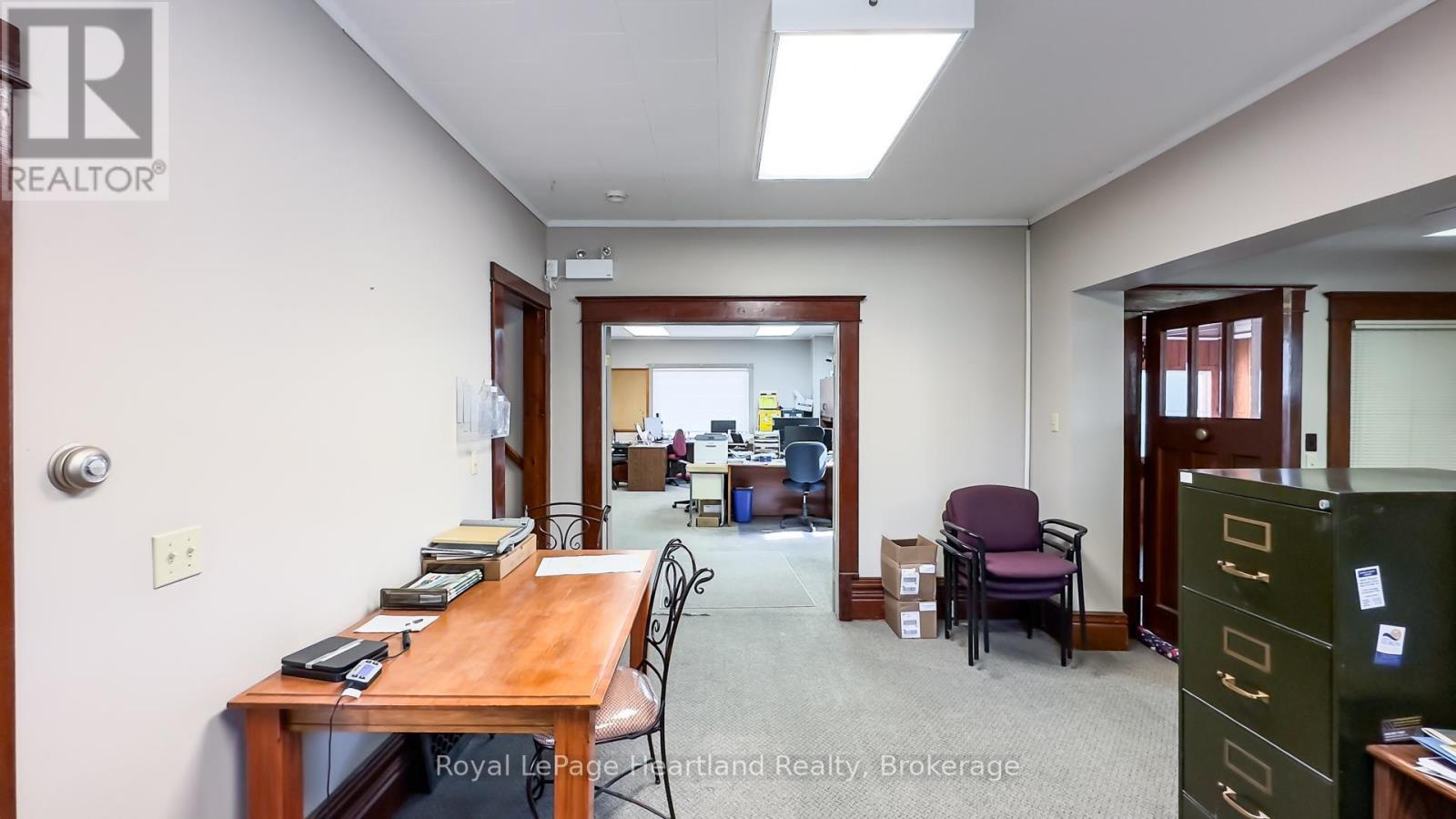 401 QUEEN STREET - 31