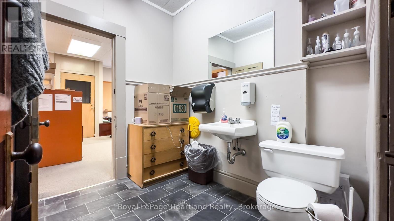 401 QUEEN STREET - 35