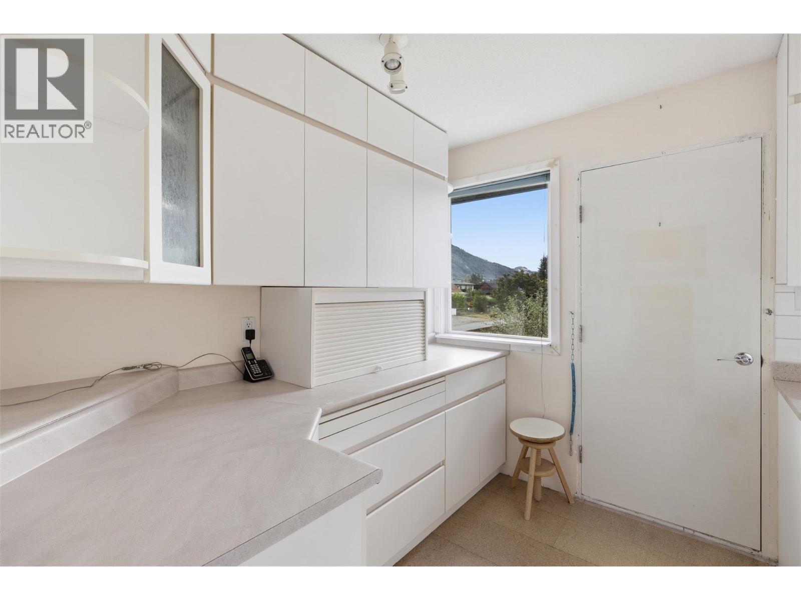 833 MCARTHUR Drive - 5