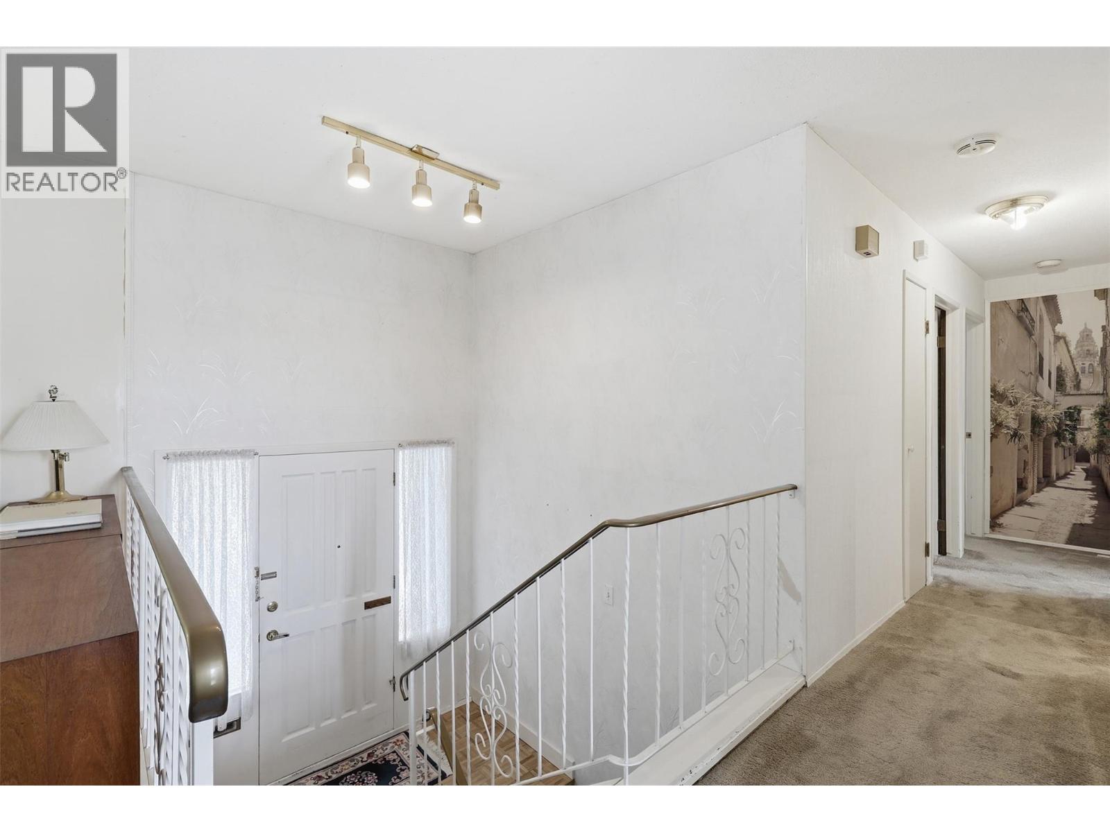 833 MCARTHUR Drive - 17