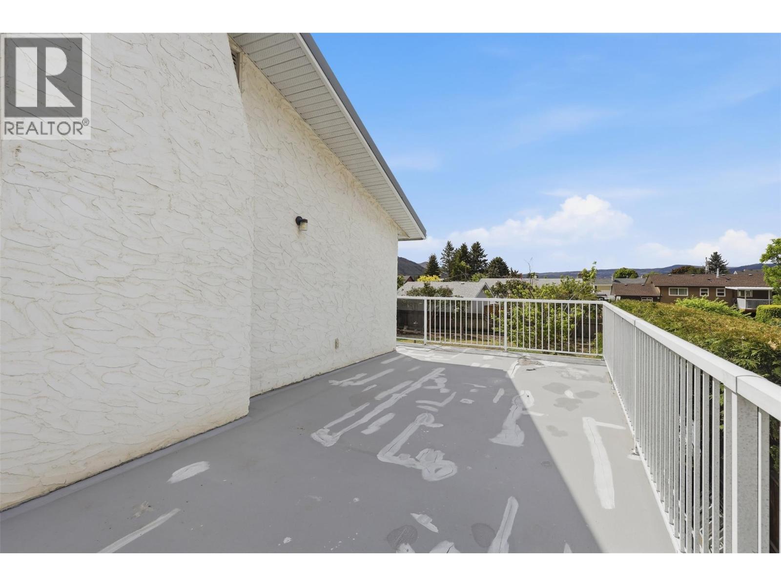 833 MCARTHUR Drive - 8