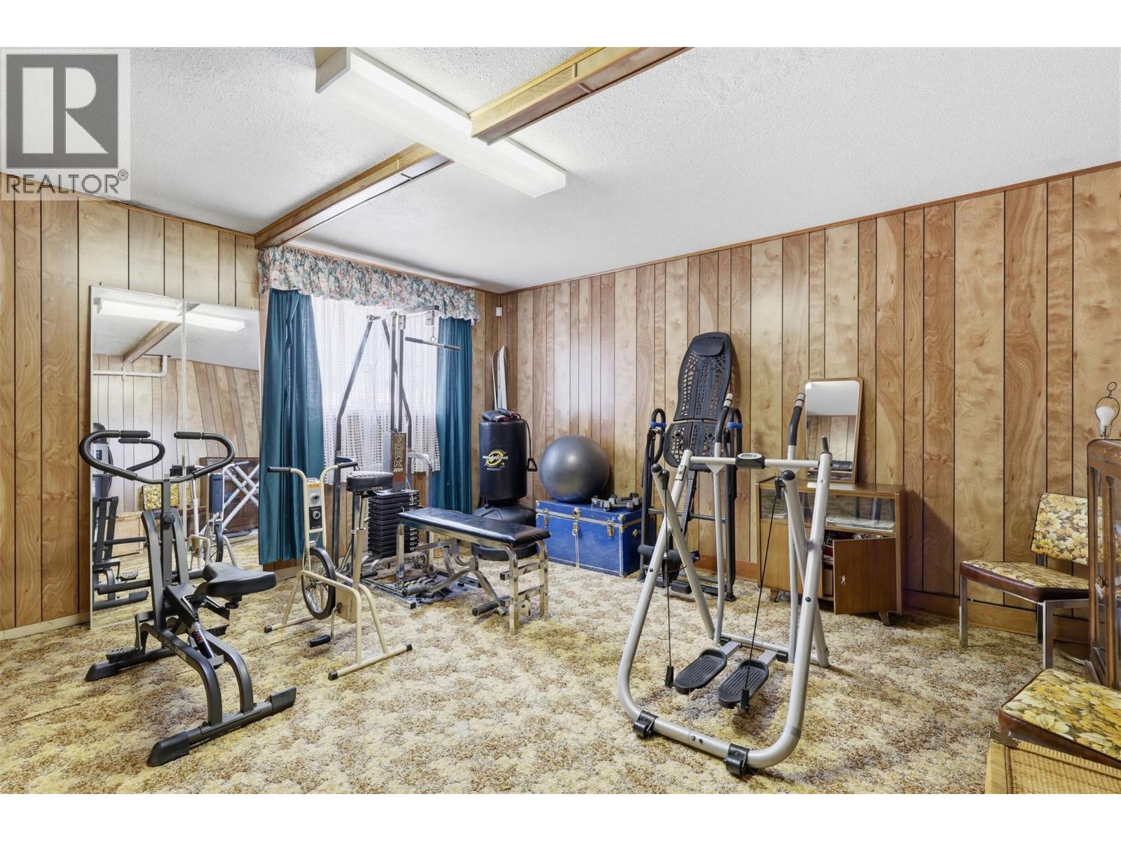 833 MCARTHUR Drive - 32