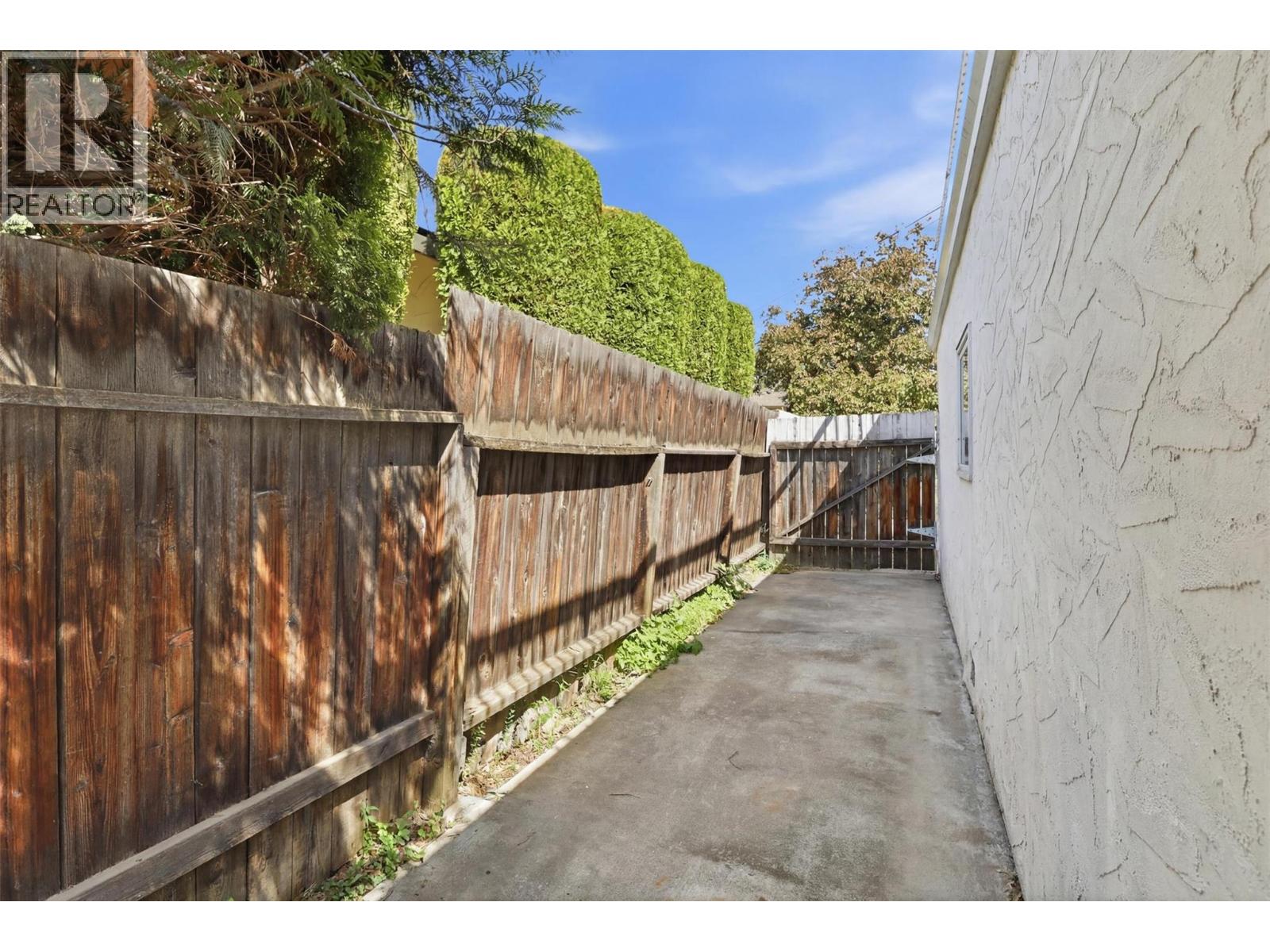833 MCARTHUR Drive - 43