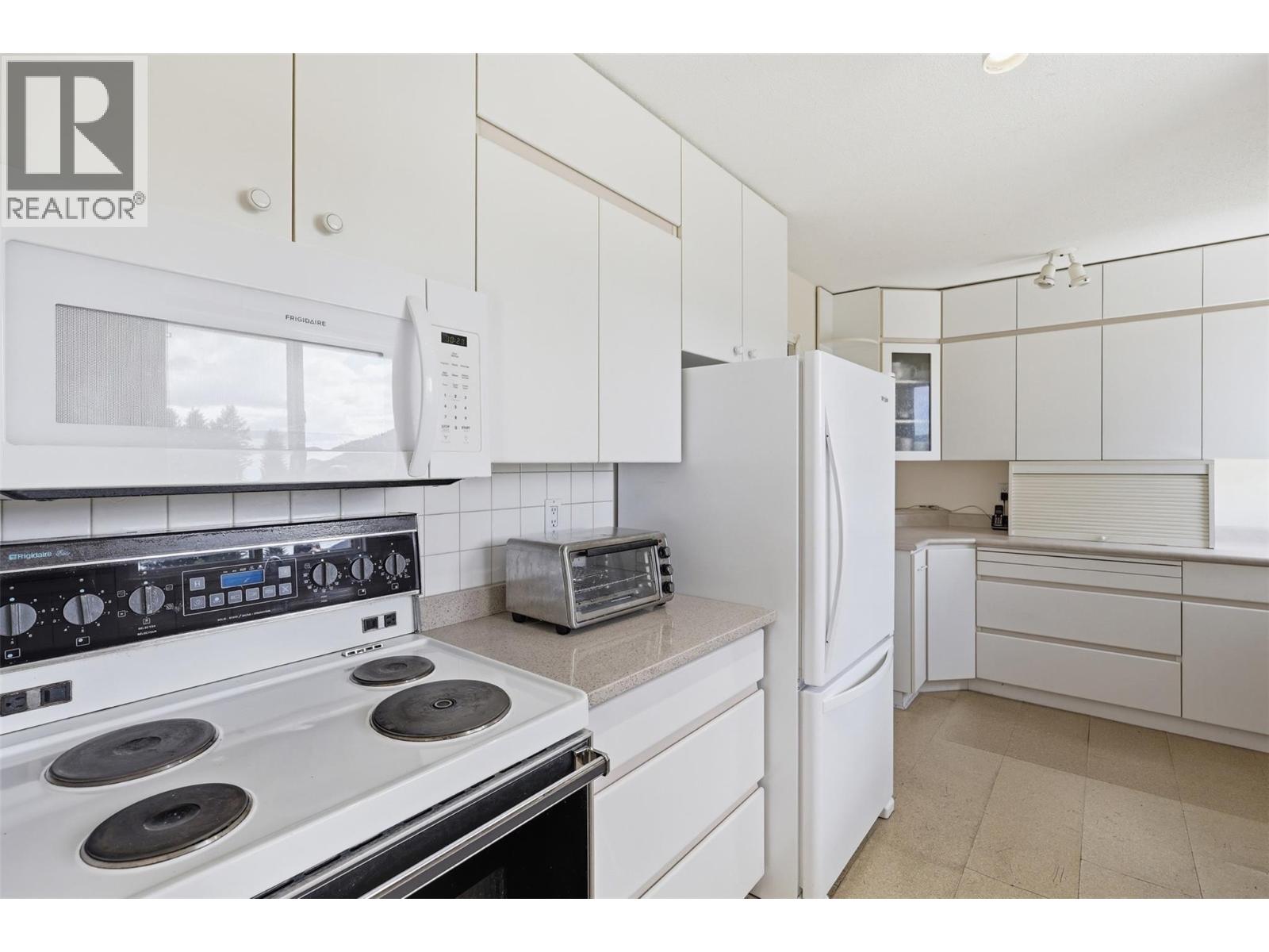 833 MCARTHUR Drive - 4