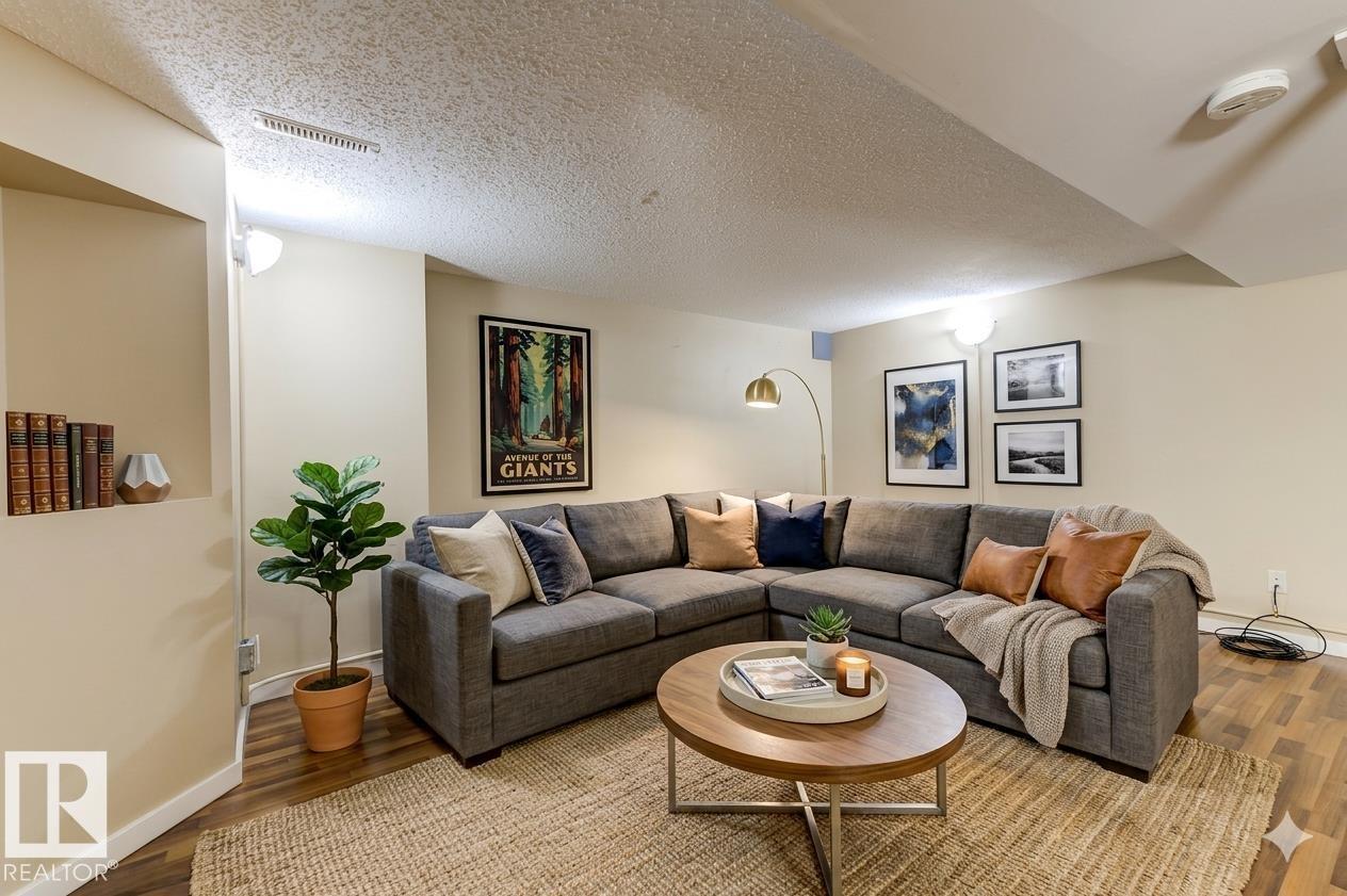 9602 90 ST NW, Edmonton