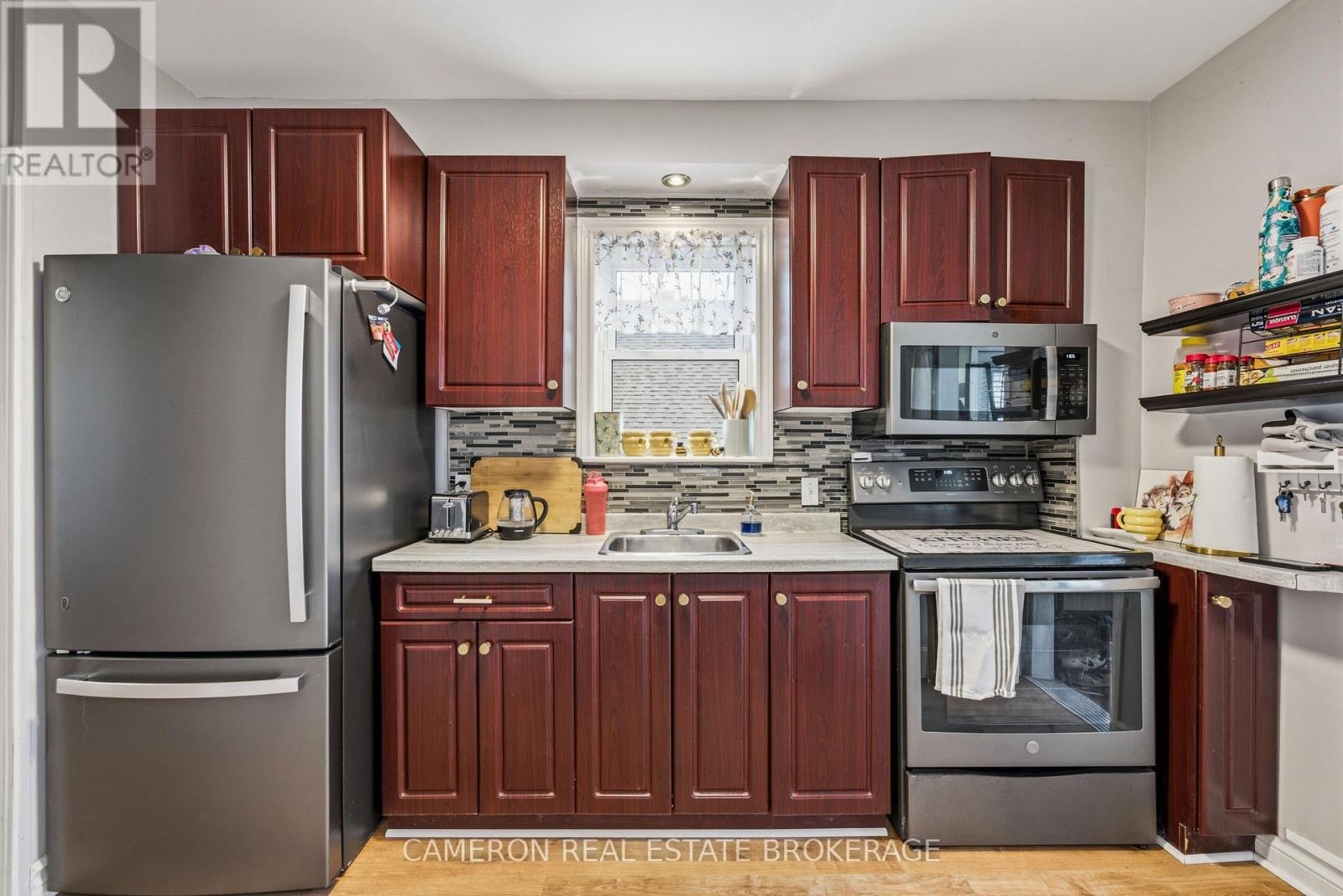 537 GLOUCESTER STREET N - 13