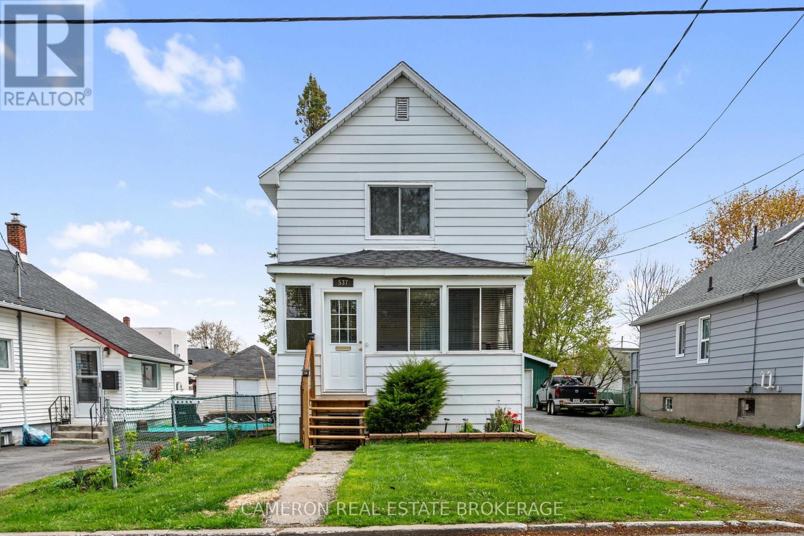537 GLOUCESTER STREET N - Image 2
