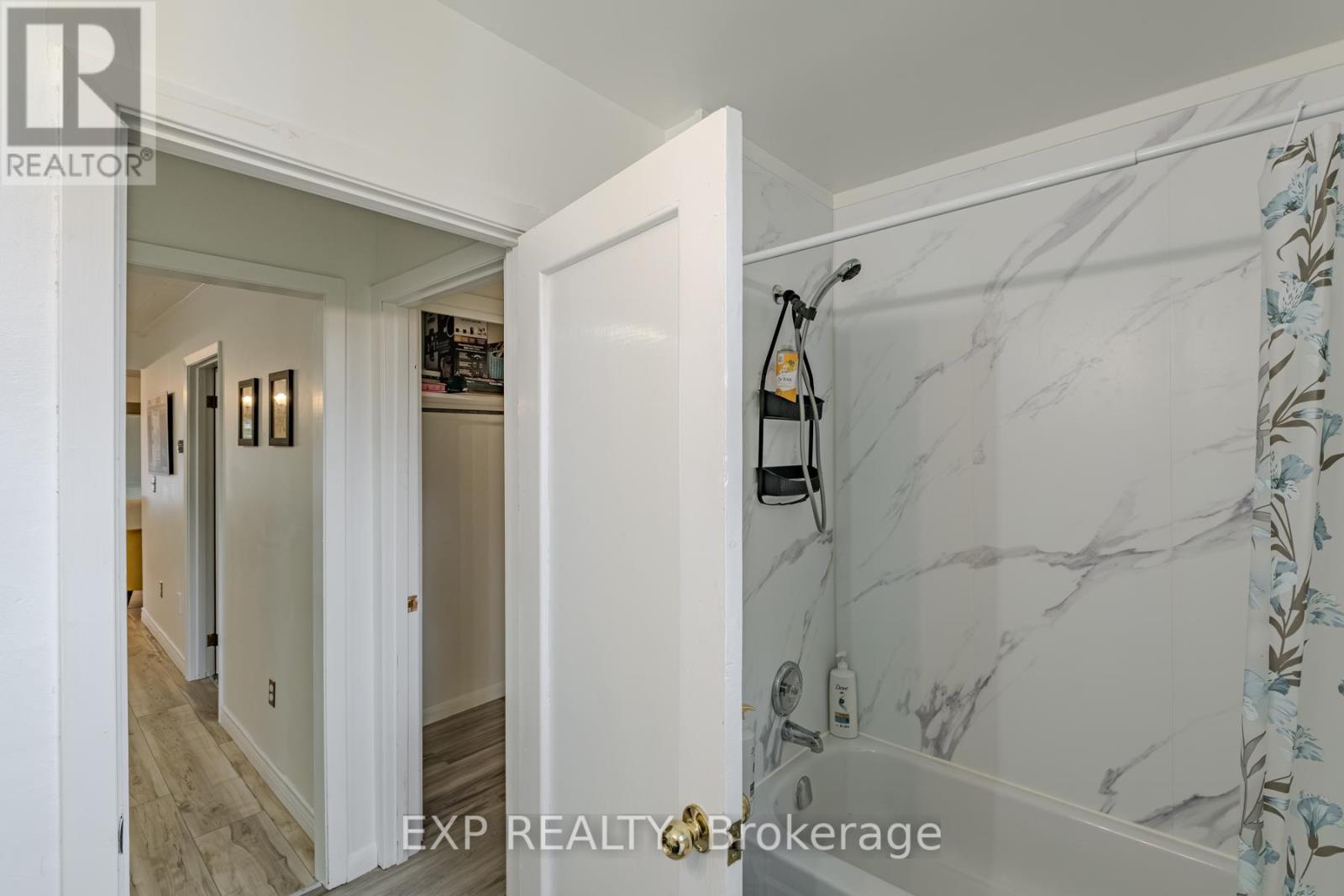 15 PARK LANE CRESCENT - Image 26