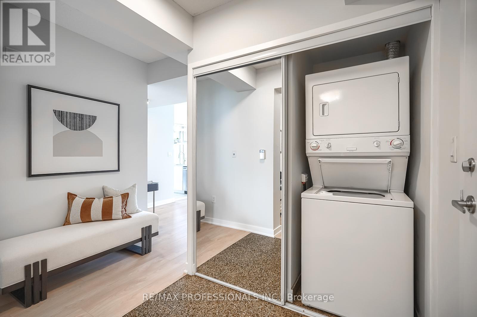 #1708 3 NAVY WHARF COURT - 30