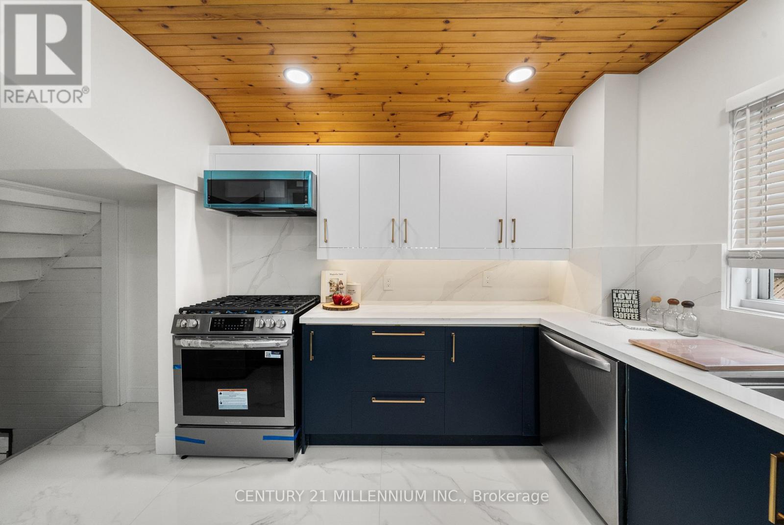 134 HELENDALE AVENUE - 15