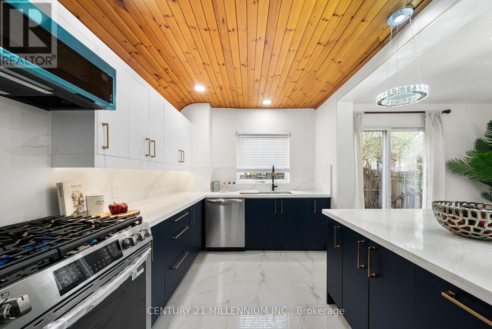 134 HELENDALE AVENUE - 17