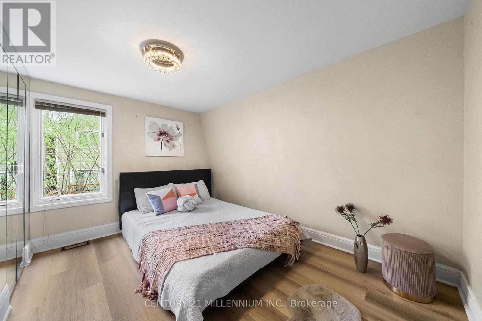 134 HELENDALE AVENUE - 22