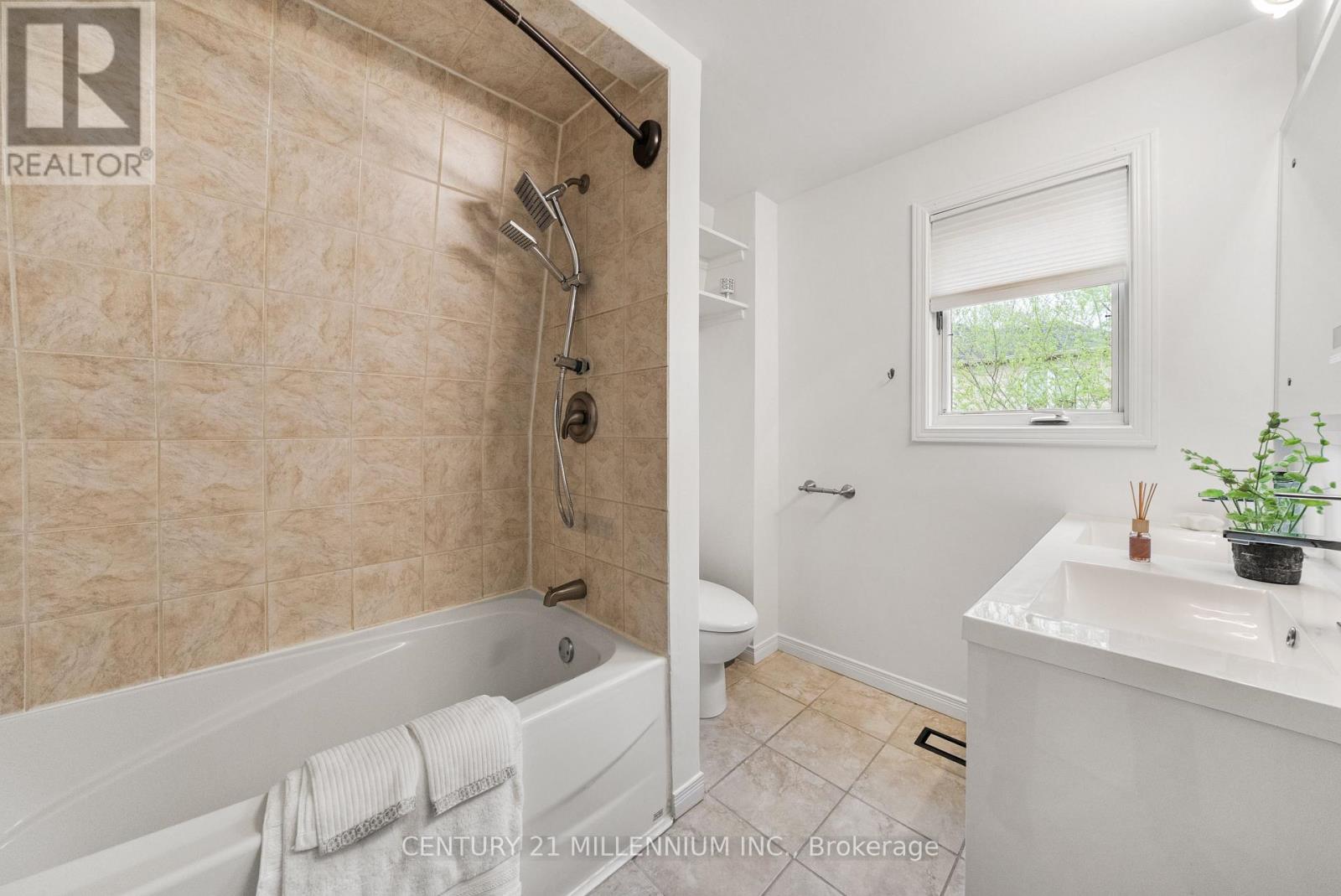 134 HELENDALE AVENUE - 23