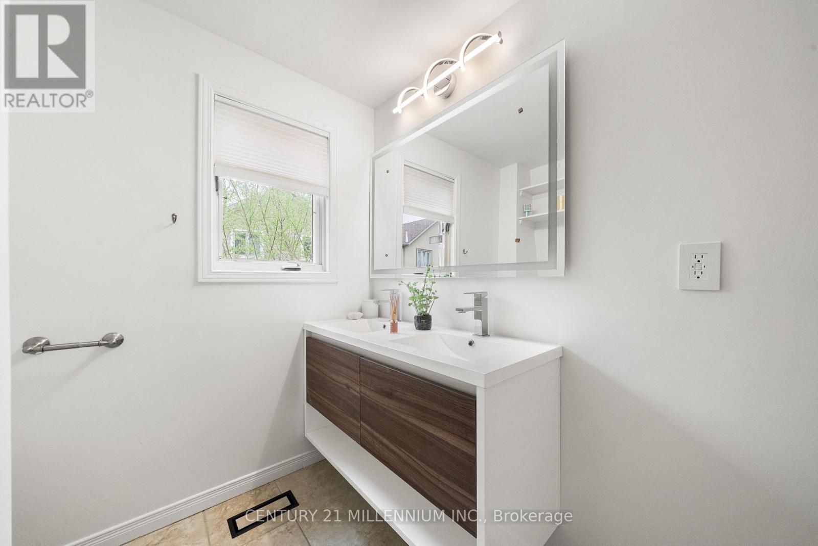 134 HELENDALE AVENUE - 24