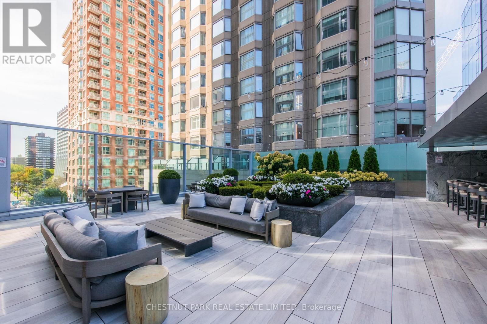 #2703 200 CUMBERLAND STREET - 35