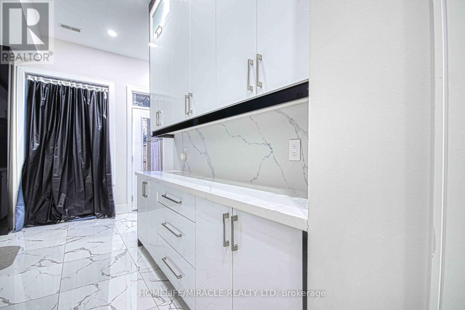 471 JONES AVENUE - 12
