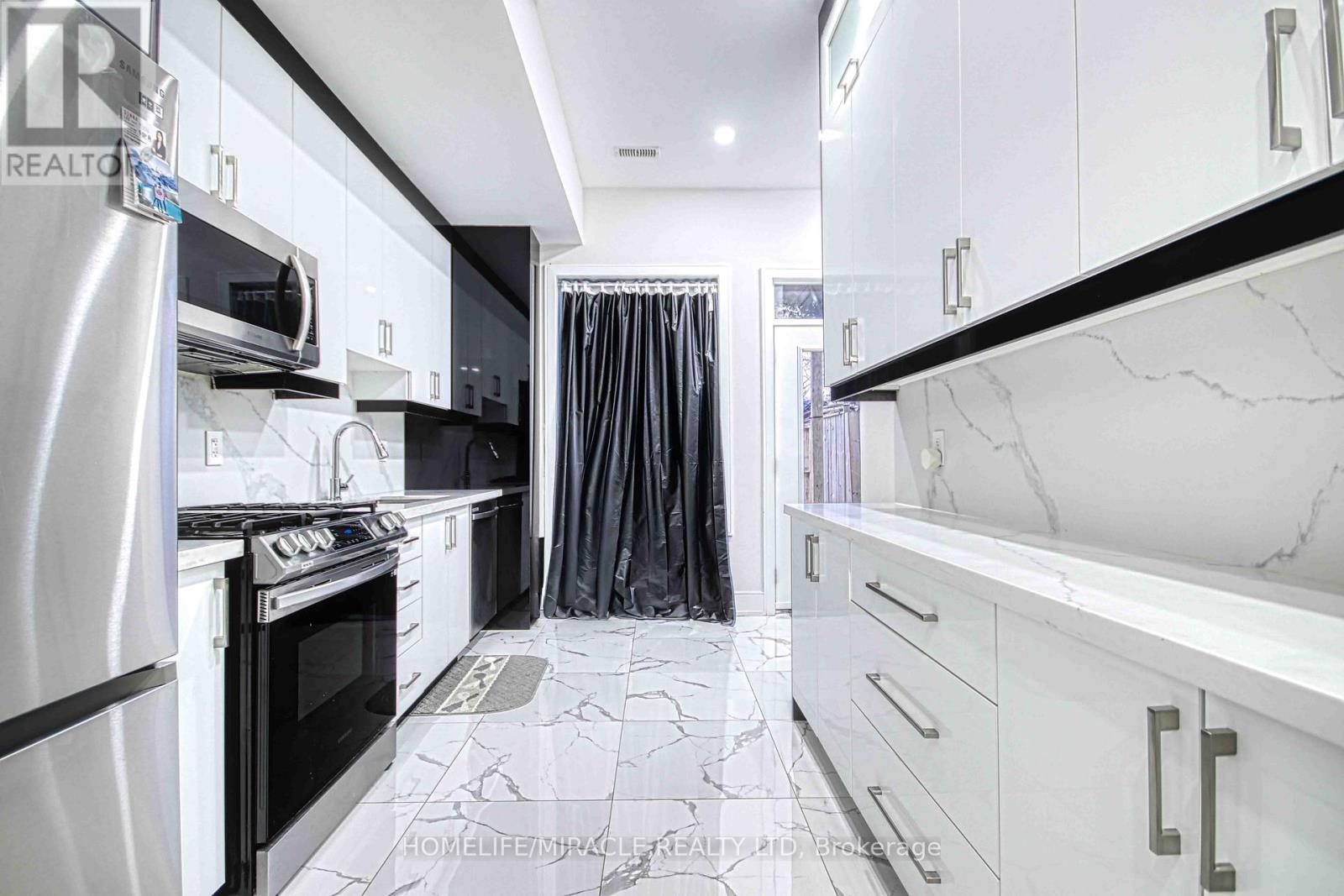 471 JONES AVENUE - 13
